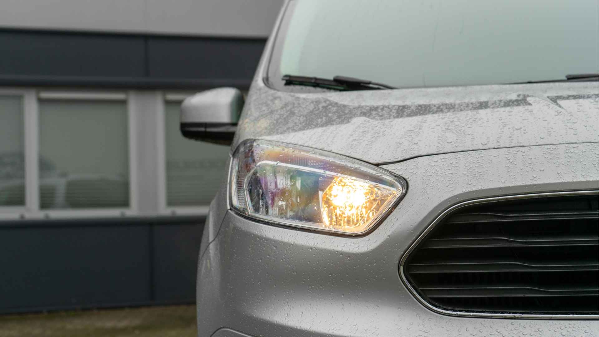 Ford Tourneo Courier 1.0 EcoBoost 100PK Titanium | Navigatie | Trekhaak | Parkeersensoren | Cruise Control - 11/27