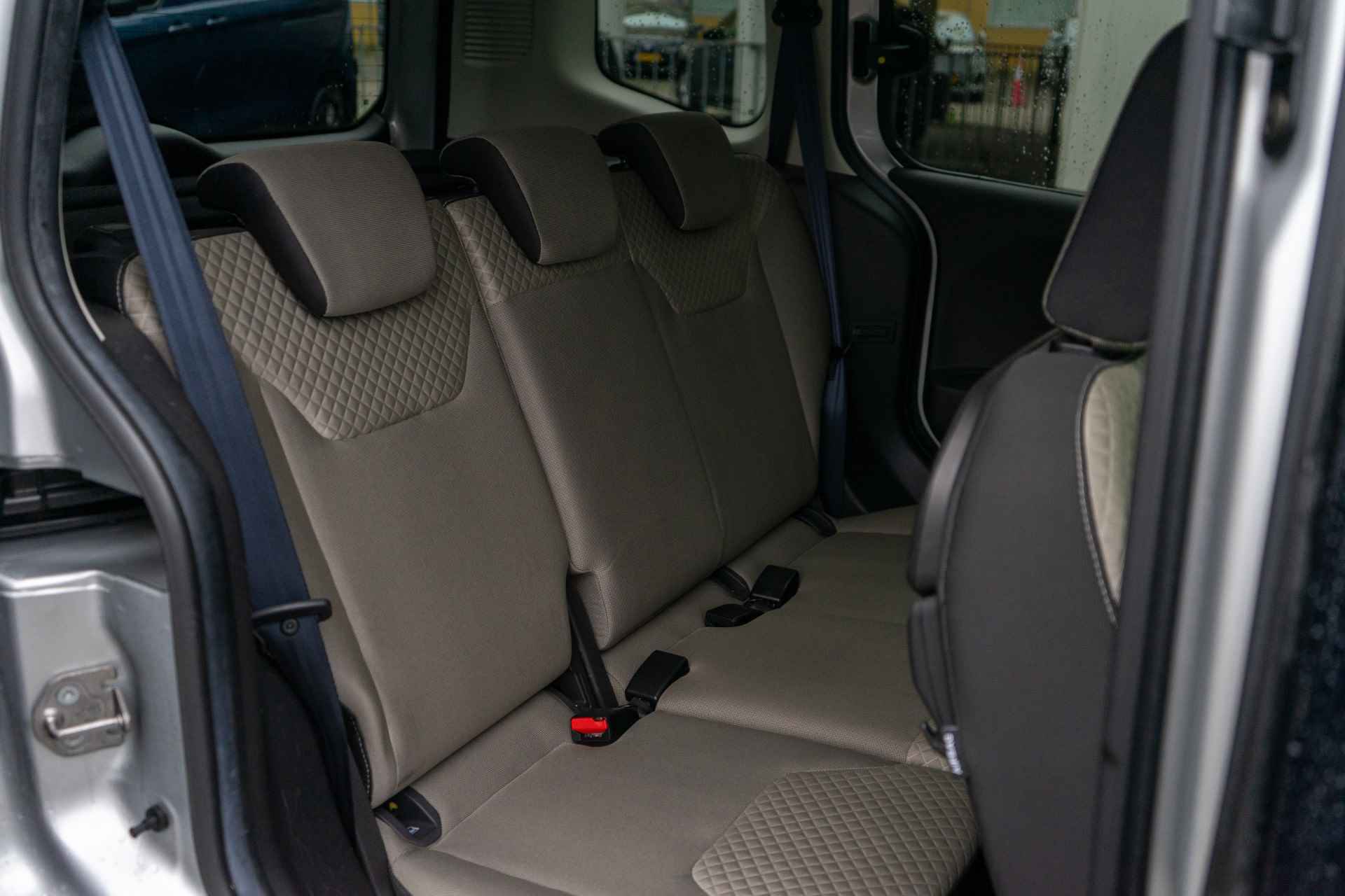 Ford Tourneo Courier 1.0 EcoBoost 100PK Titanium | Navigatie | Trekhaak | Parkeersensoren | Cruise Control - 13/27