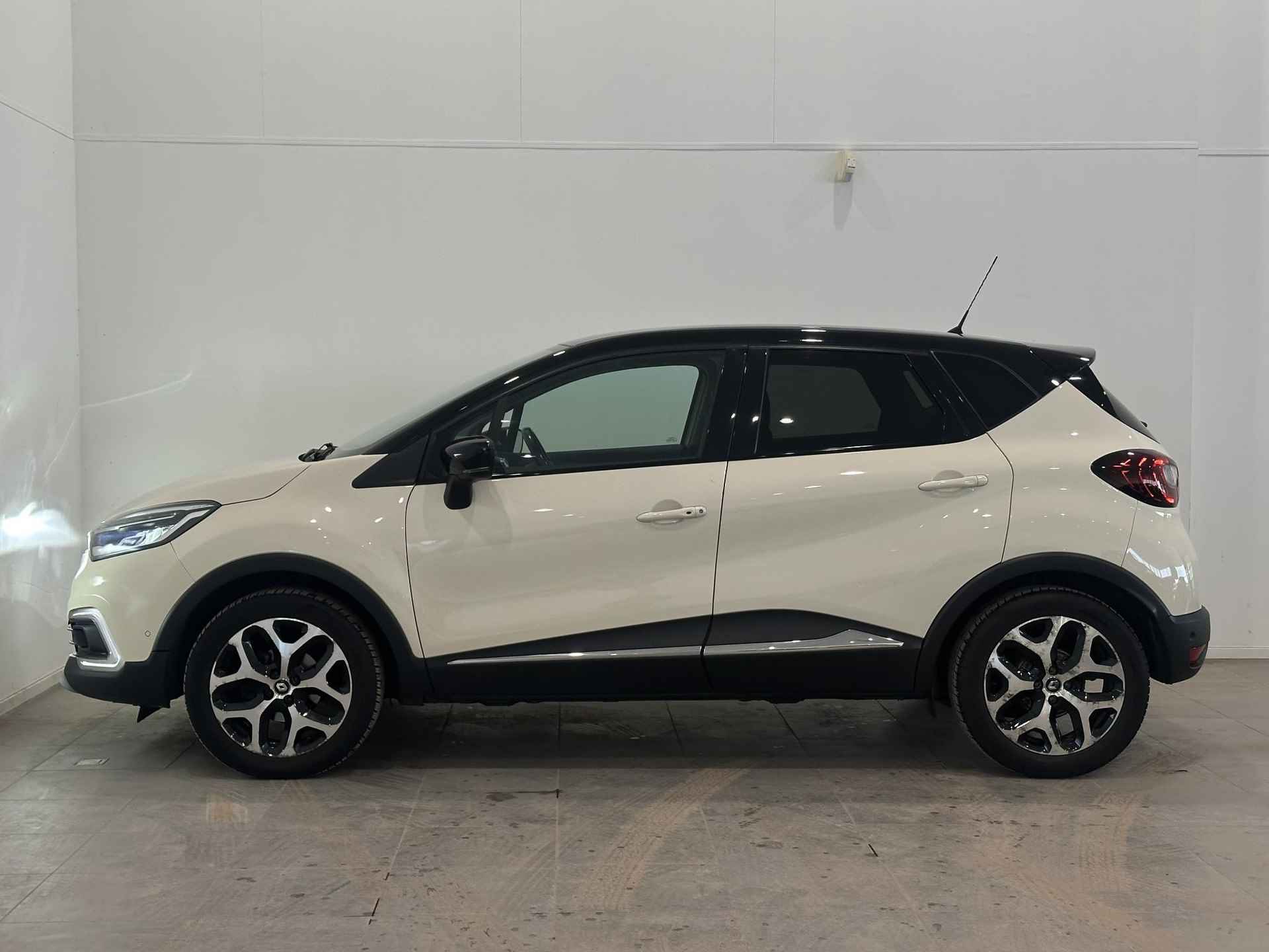 Renault Captur 0.9 TCe 90 Intens | Trekhaak | Navigatie | Climate Control | Cruise Control | Parkeersensoren voor, zij, achter en achteruitrijcamera - 5/30