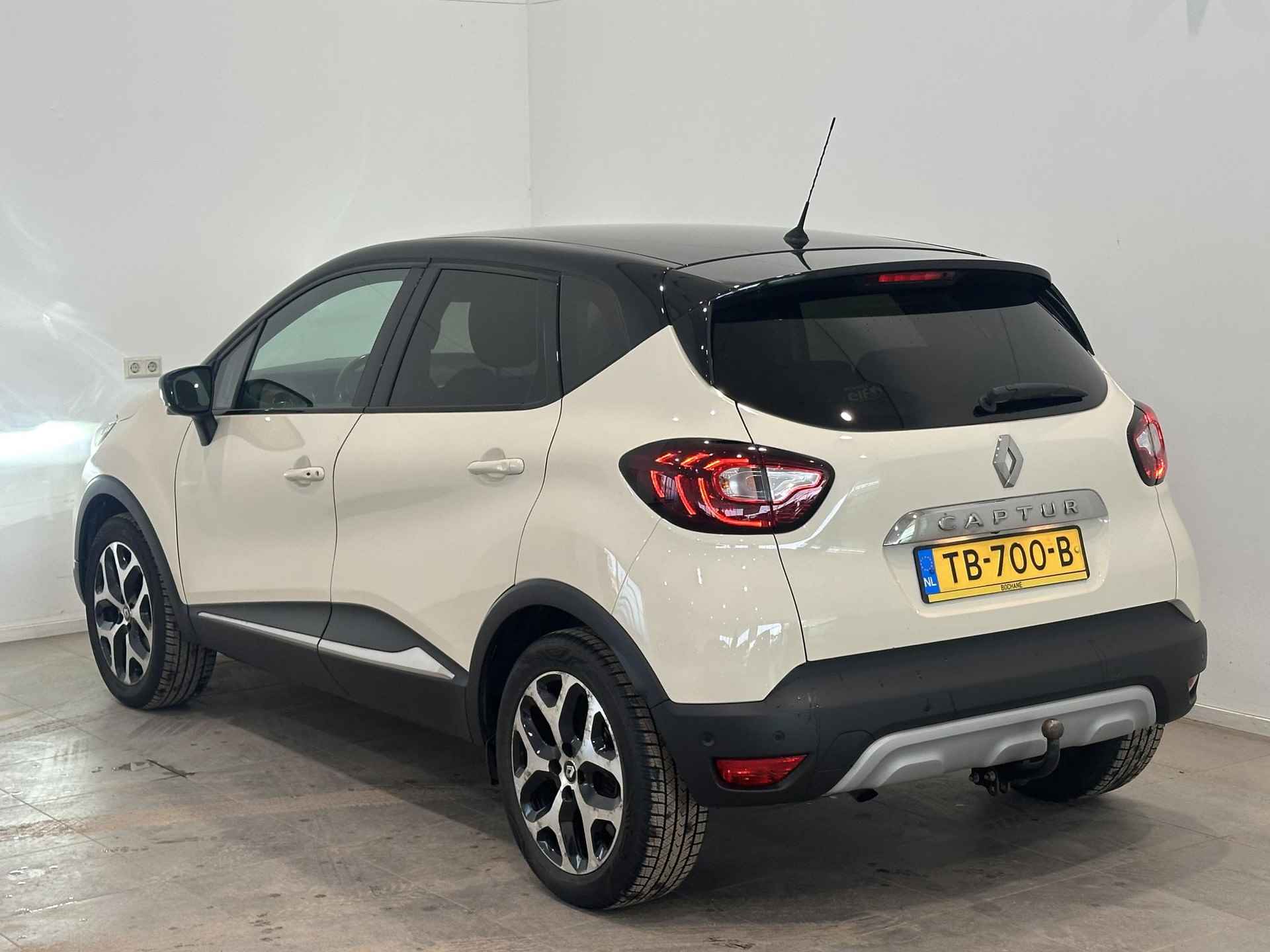 Renault Captur 0.9 TCe 90 Intens | Trekhaak | Navigatie | Climate Control | Cruise Control | Parkeersensoren voor, zij, achter en achteruitrijcamera - 6/30