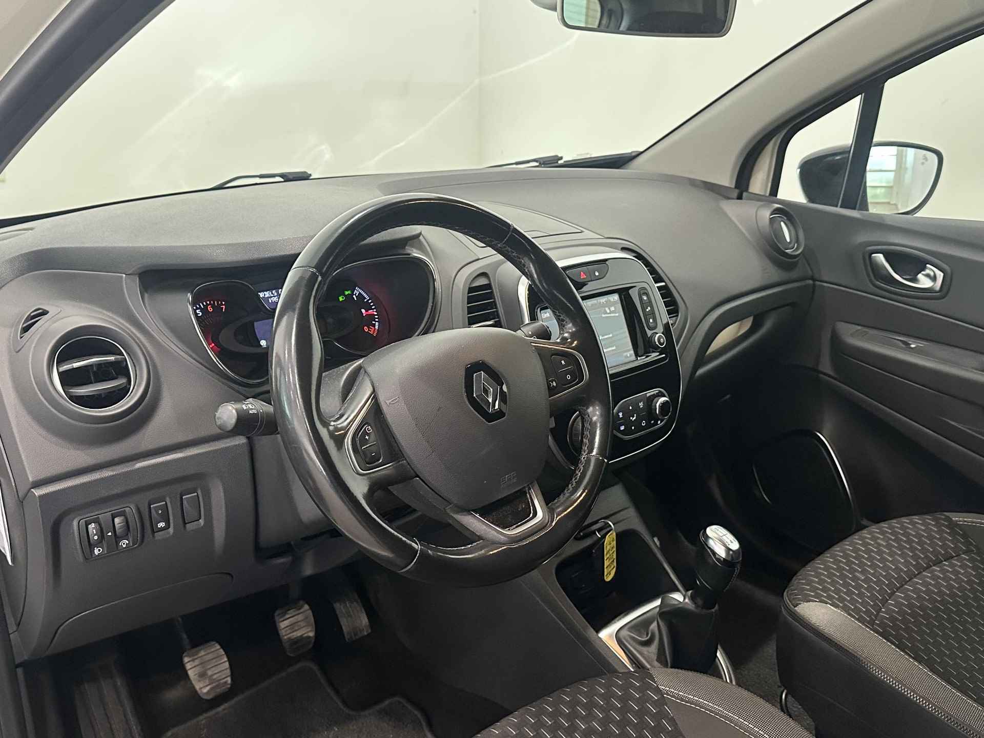 Renault Captur 0.9 TCe 90 Intens | Trekhaak | Navigatie | Climate Control | Cruise Control | Parkeersensoren voor, zij, achter en achteruitrijcamera - 9/30