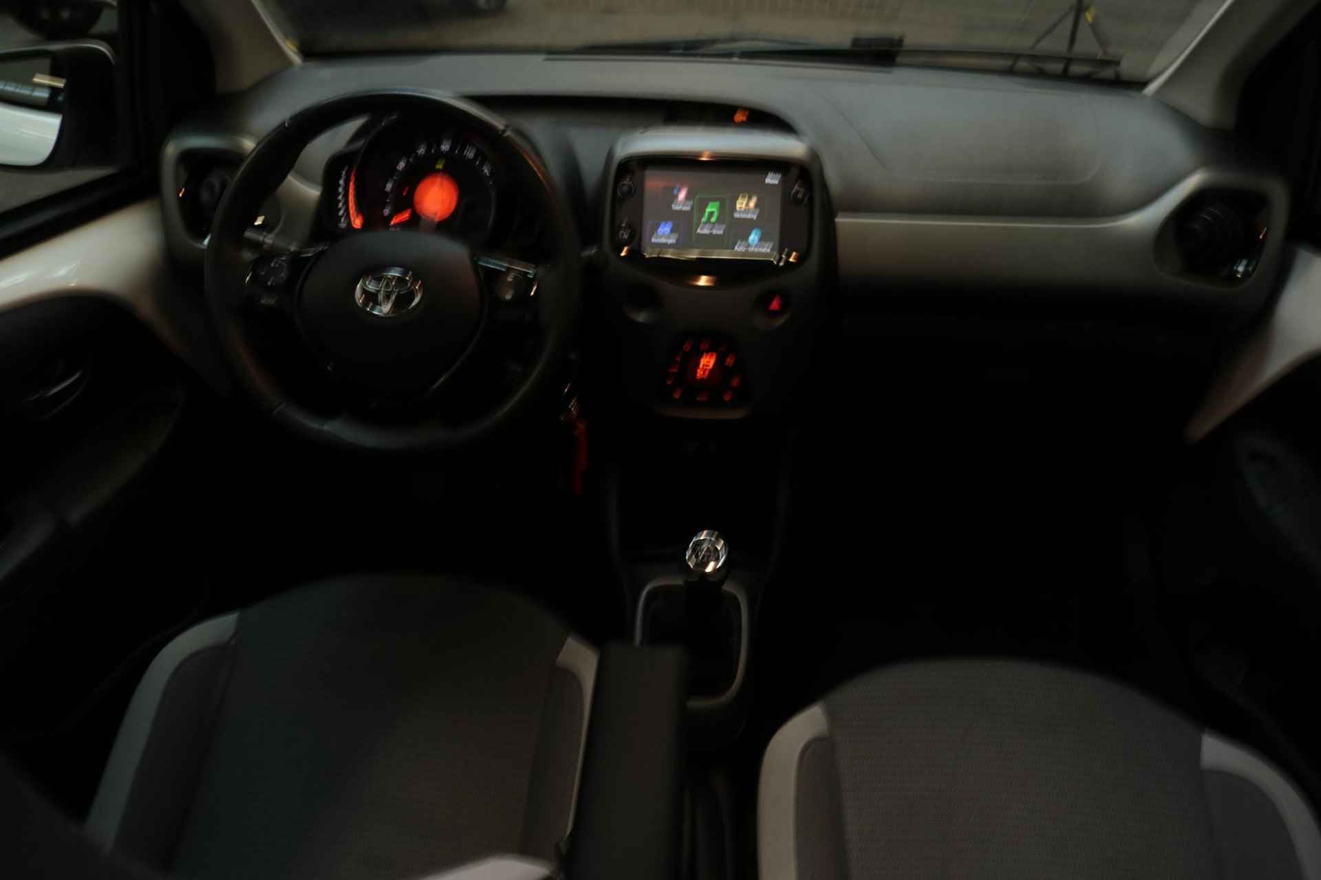 Toyota Aygo 1.0 VVT-i x-joy cabrio - 4/29