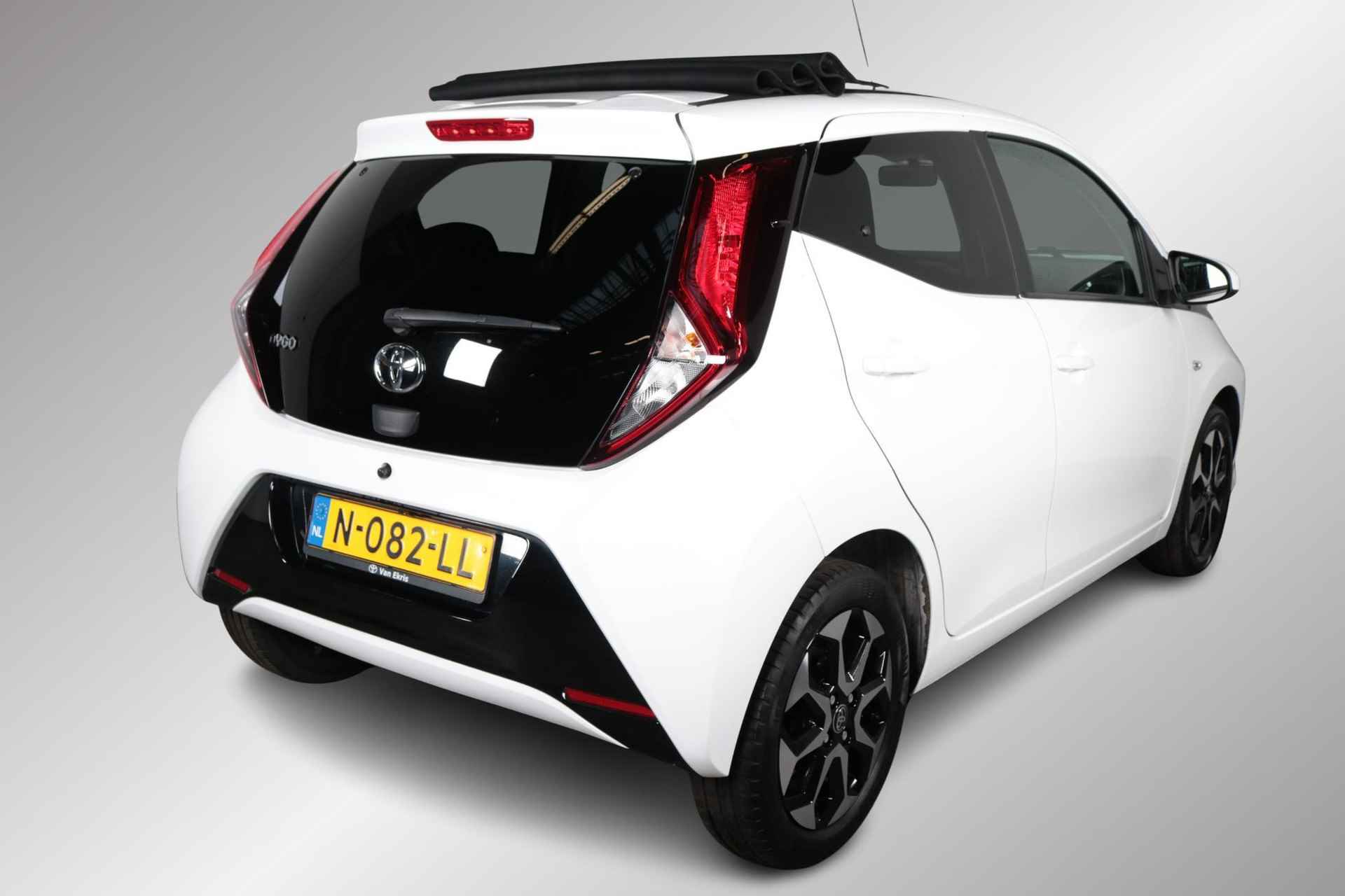 Toyota Aygo 1.0 VVT-i x-joy cabrio - 2/29