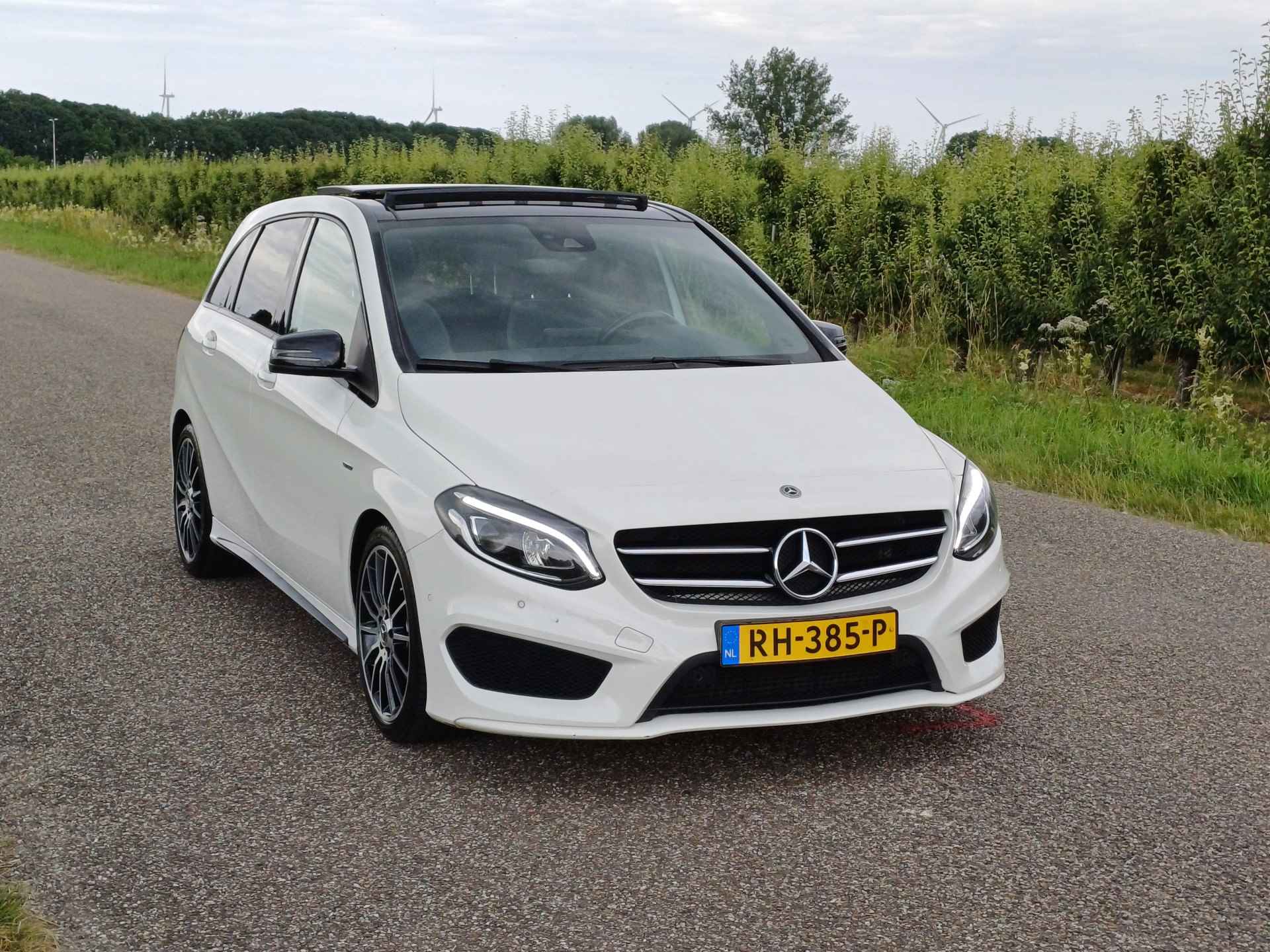 Mercedes-Benz B-Klasse 180 EDITION | NL | AMG-Line | Pano Dak | LED | Camera | Navi | Cruise | 18 INCH - 6/48