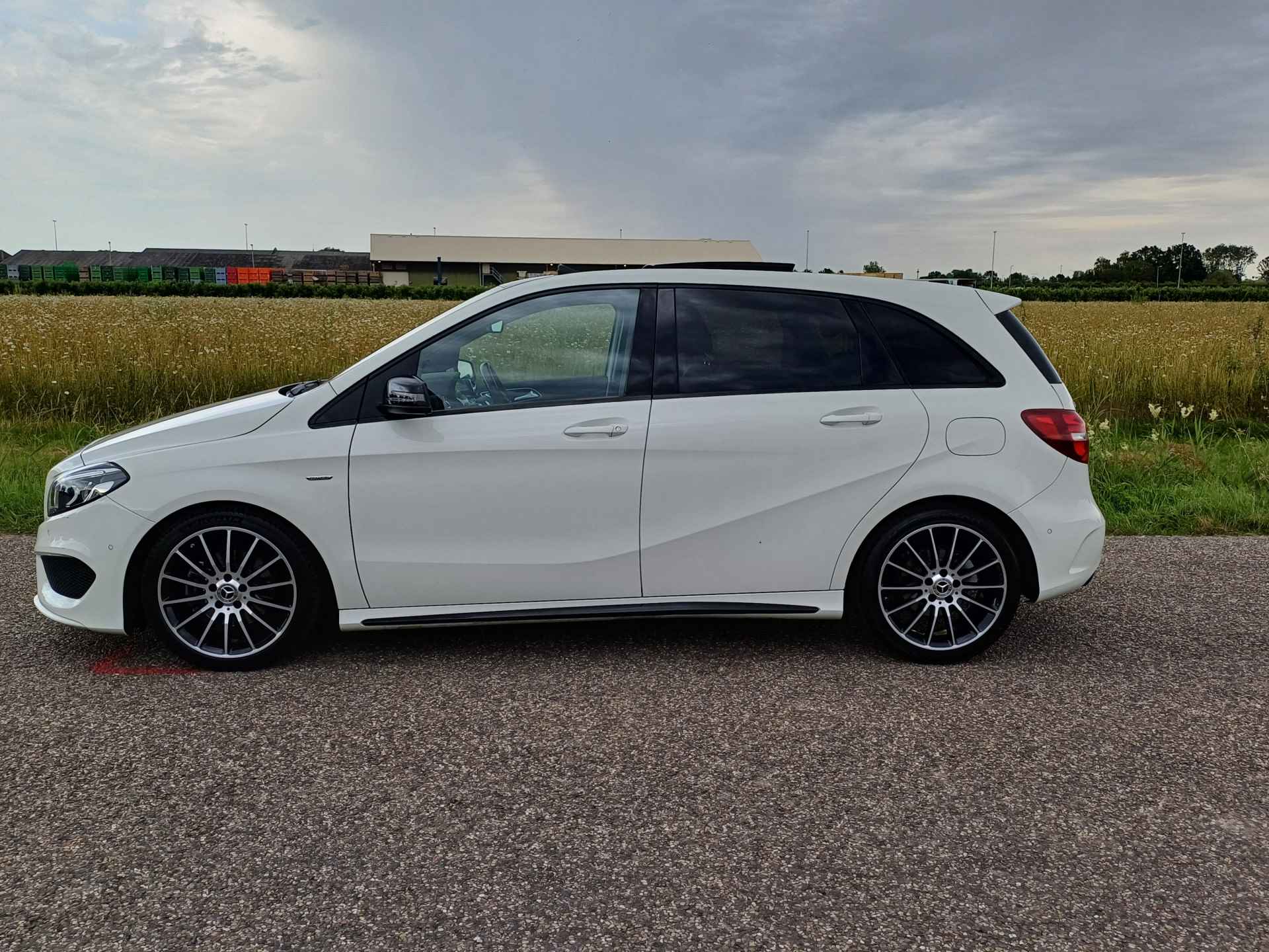 Mercedes-Benz B-Klasse 180 EDITION | NL | AMG-Line | Pano Dak | LED | Camera | Navi | Cruise | 18 INCH - 10/48