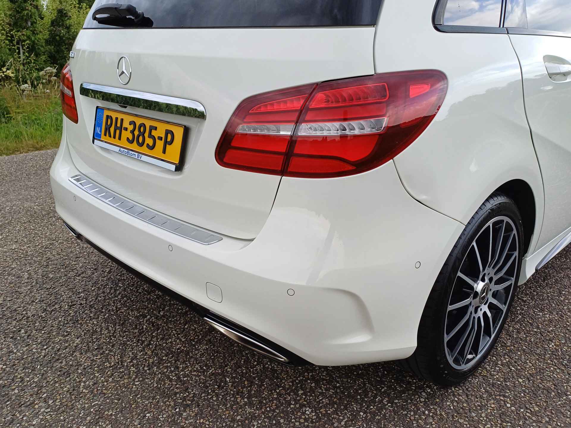 Mercedes-Benz B-Klasse 180 EDITION | NL | AMG-Line | Pano Dak | LED | Camera | Navi | Cruise | 18 INCH - 16/48