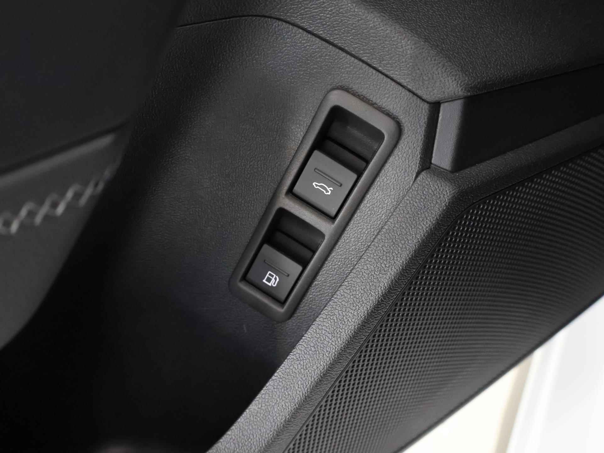 Audi A3 Sportback 40 TFSI S-line E Edition | Phev | Panoramadak | Virtual Cockpit | Navigatie | Adaptieve Cruise Control | Apple Carplay / Android Auto | Stoelverwarming | - 43/51