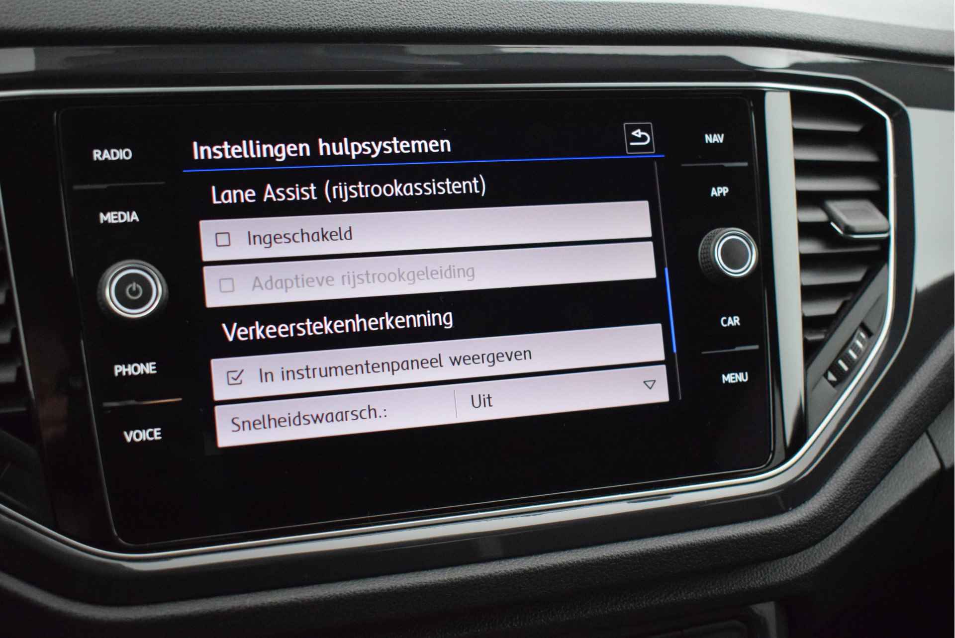 Volkswagen T-Roc 1.5 TSI 150pk H6 R-Line Sport Camera Virtual Cockpit Navigatie - 33/47