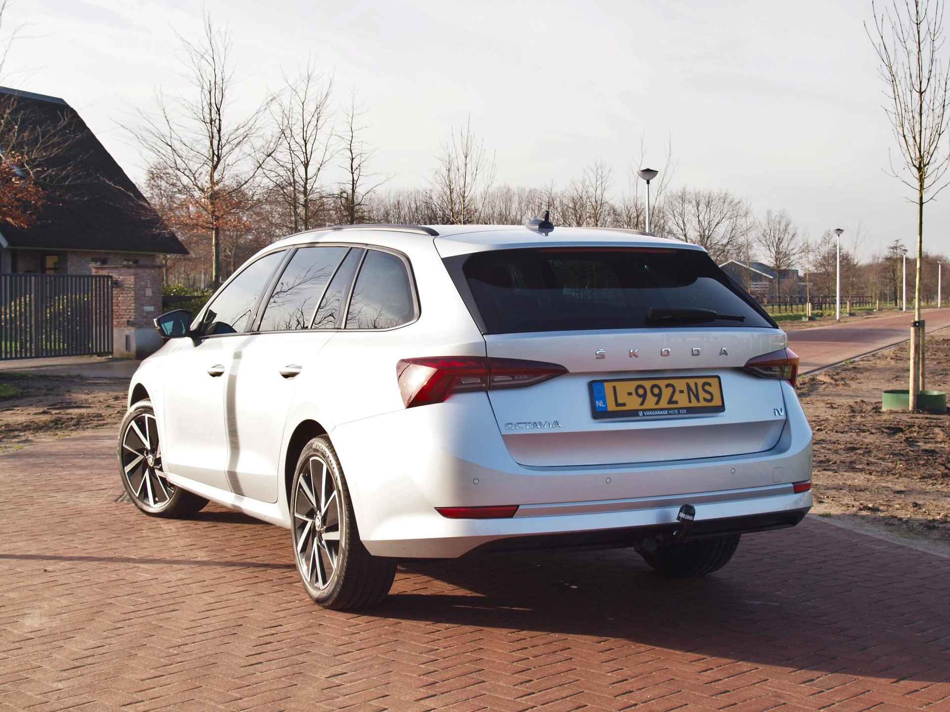 Skoda Octavia Combi 1.4 TSI iV PHEV Business Edition | Apple Carplay| Plug-in Hybride | Trekhaak | NL-Auto | - 2/35