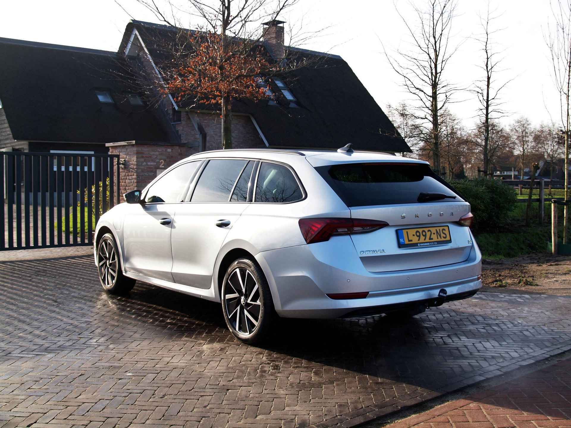 Skoda Octavia Combi 1.4 TSI iV PHEV Business Edition | Apple Carplay| Plug-in Hybride | Trekhaak | NL-Auto | - 8/35