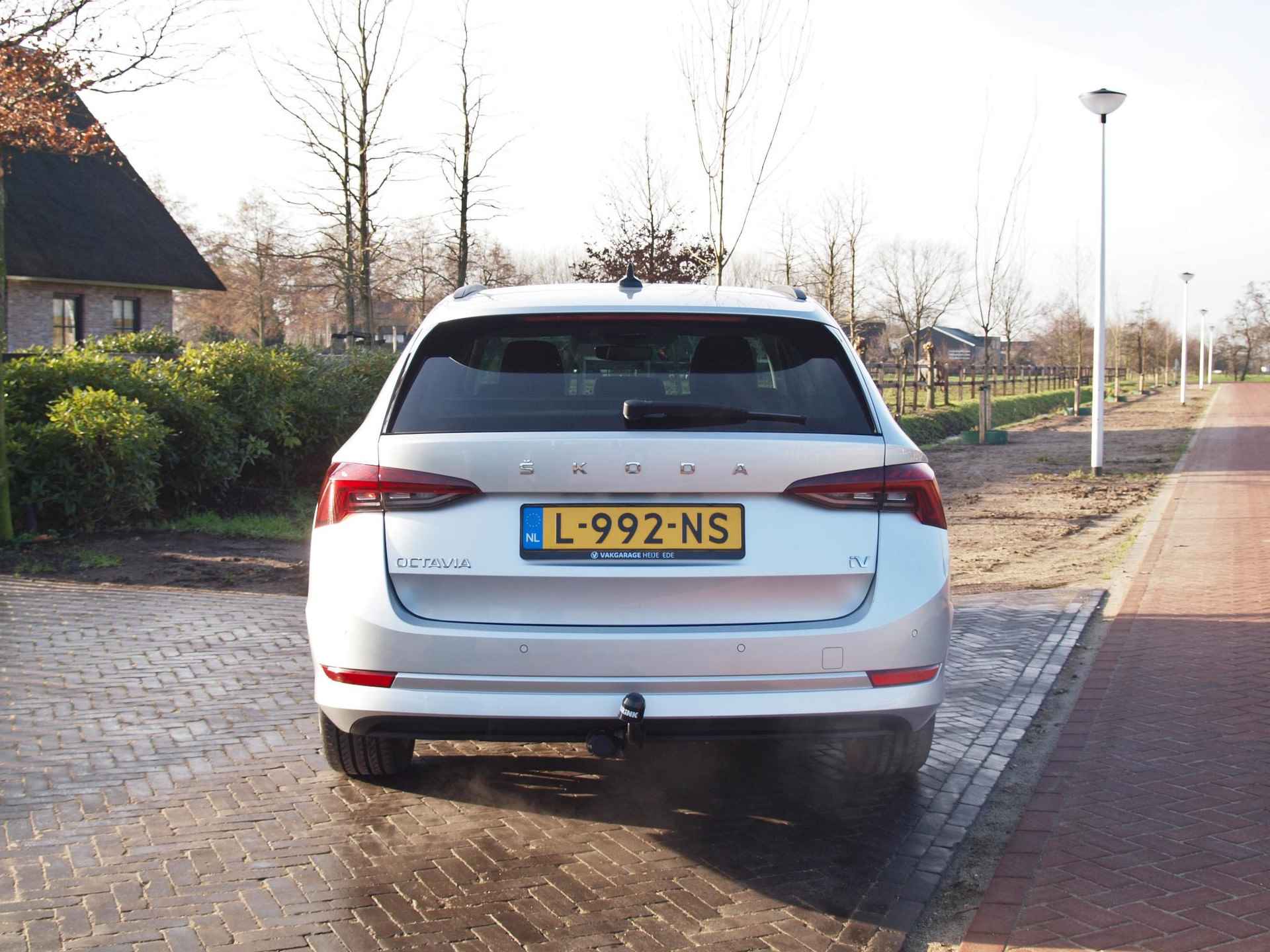 Skoda Octavia Combi 1.4 TSI iV PHEV Business Edition | Apple Carplay| Plug-in Hybride | Trekhaak | NL-Auto | - 9/35