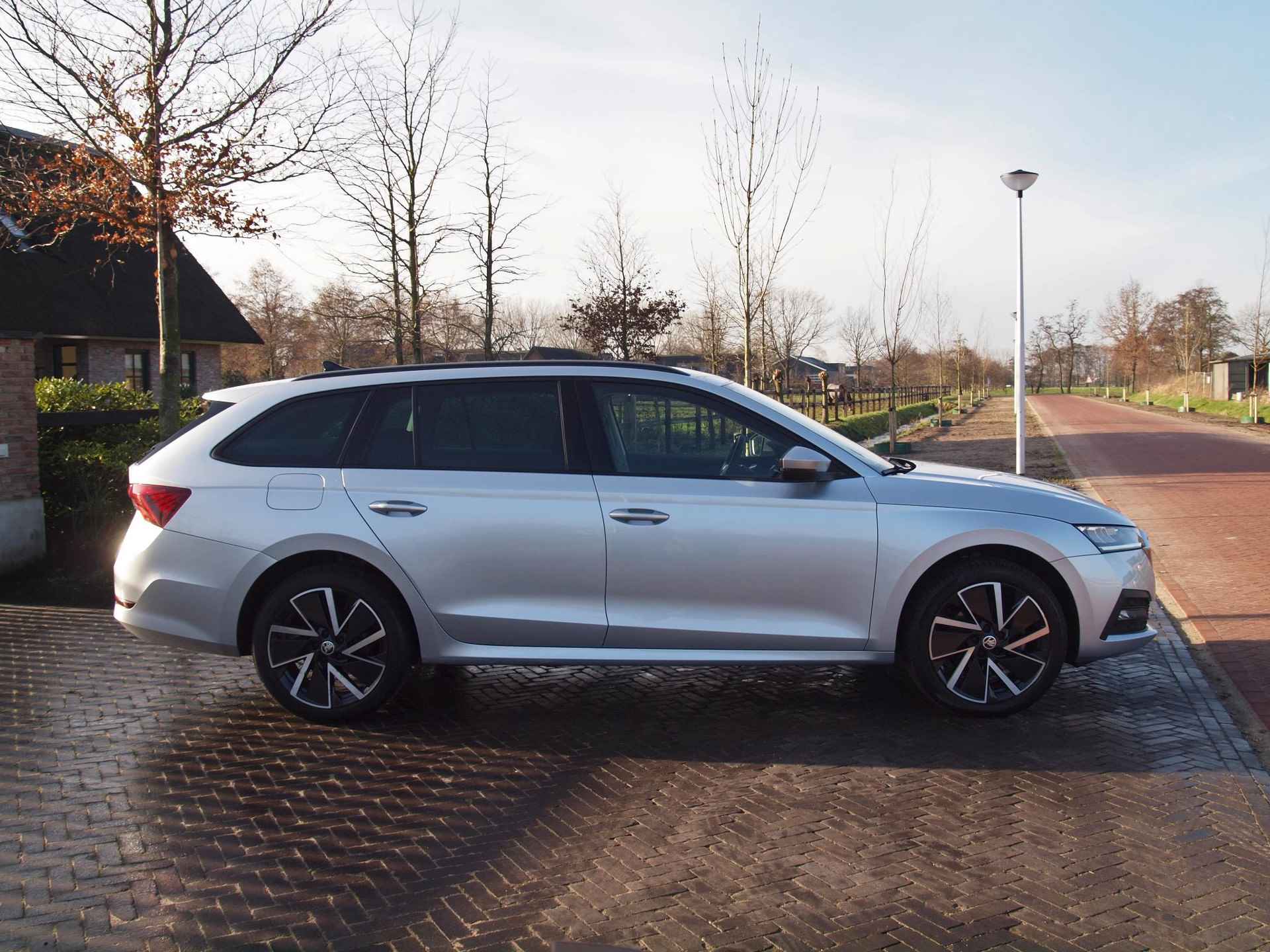 Skoda Octavia Combi 1.4 TSI iV PHEV Business Edition | Apple Carplay| Plug-in Hybride | Trekhaak | NL-Auto | - 11/35