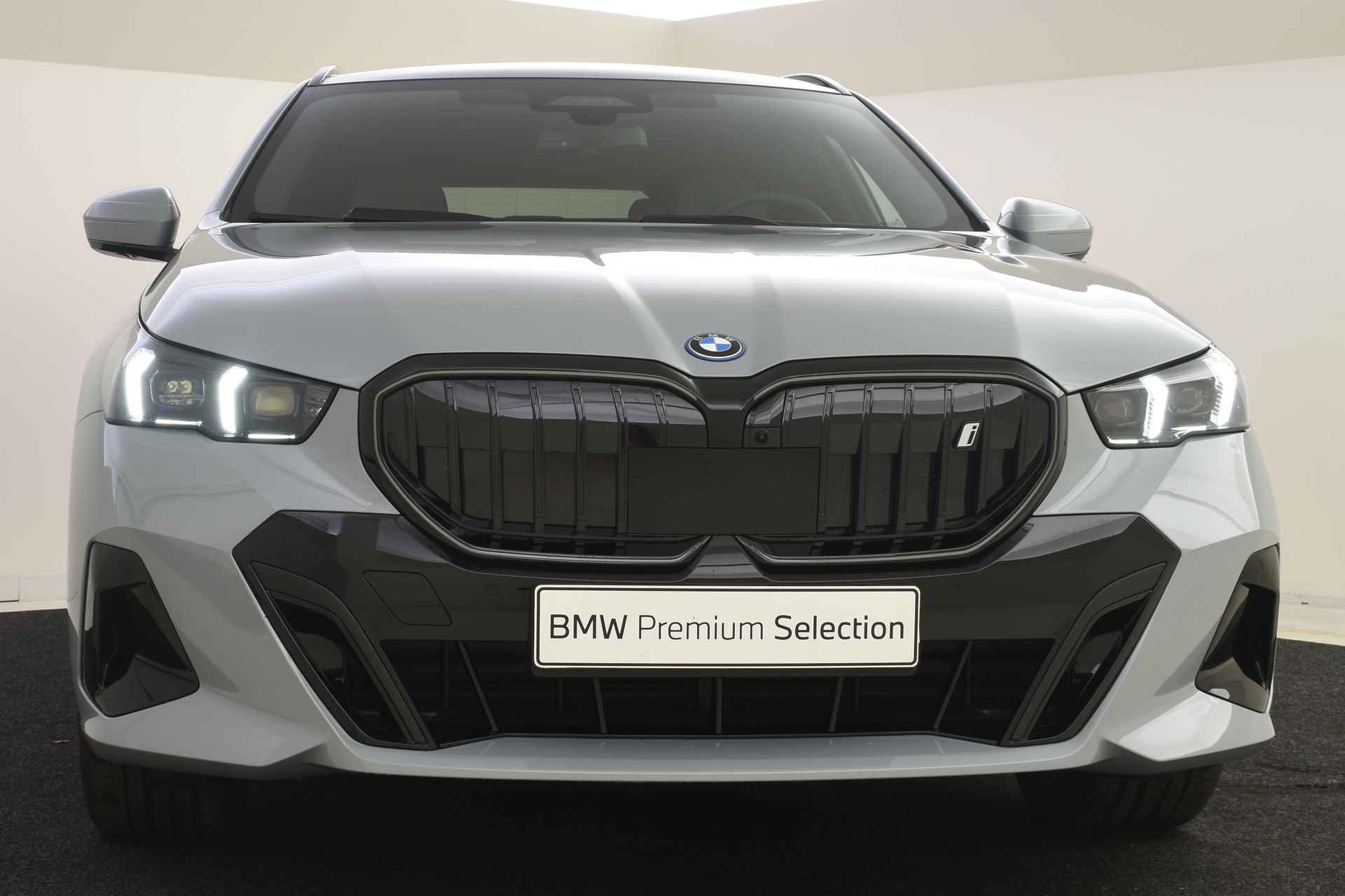 BMW i5 Touring eDrive40 High Executive M Sport / Panoramadak / Trekhaak / Stoelventilatie / Adaptieve LED / Harman Kardon / Live Cockpit Professional / Parking Assistant Professional - 22/55