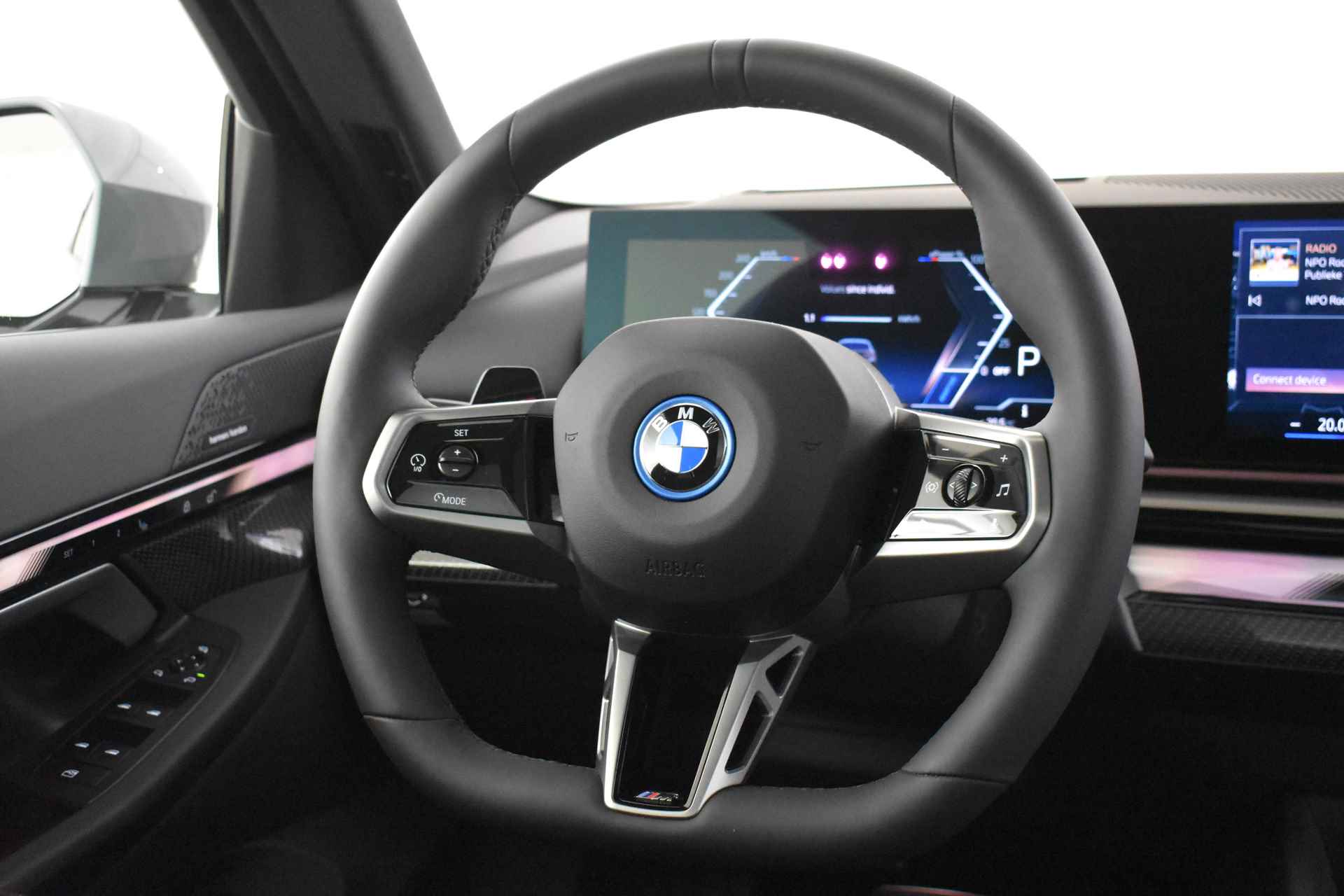 BMW i5 Touring eDrive40 High Executive M Sport / Panoramadak / Trekhaak / Stoelventilatie / Adaptieve LED / Harman Kardon / Live Cockpit Professional / Parking Assistant Professional - 25/55