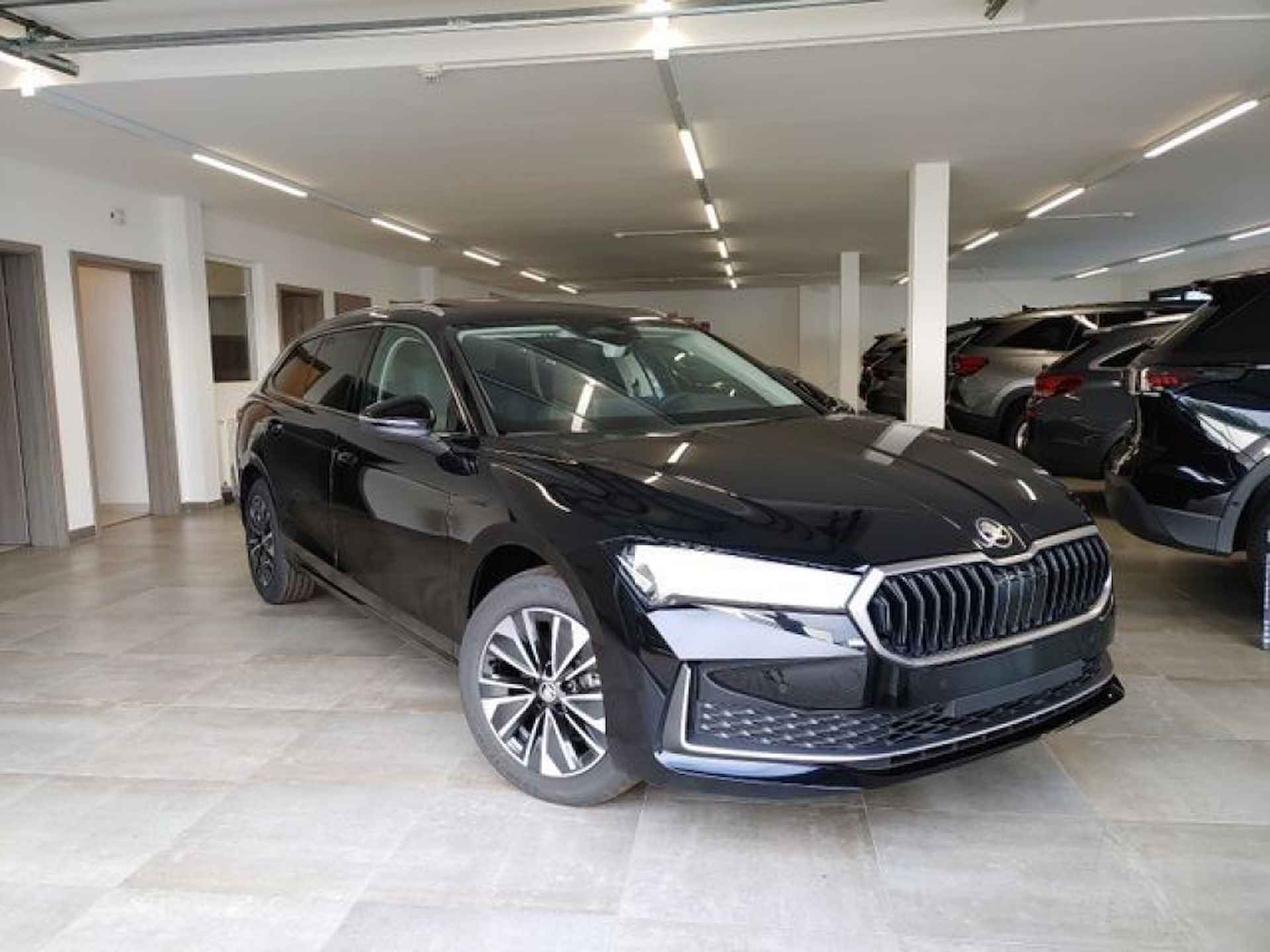 SKODA Superb 1.5 eTSI DSG SELECTION PANO-DAK/TREKHAAK/NAVI/ACC - 3/17