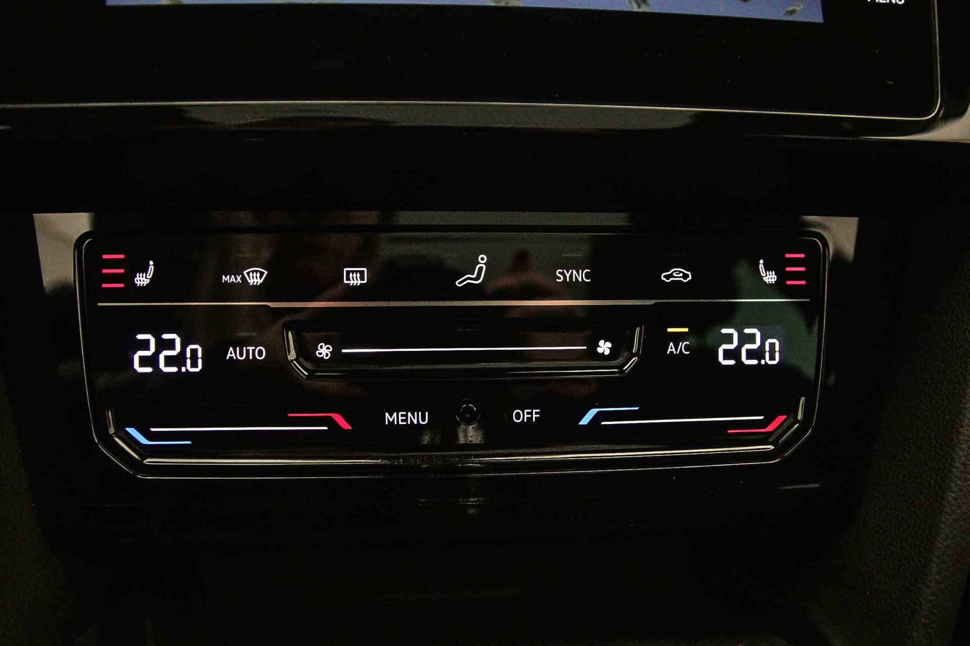 Volkswagen Passat Variant GTE Business 1.4 TSI eHybrid 218pk DSG Automaat Trekhaak, Panoramadak, Elektrische achterklep, Achteruitrijcamera, Adaptive cruise control, Navigatie, Parkeersensoren, Airco, Stoelverwarming - 23/45