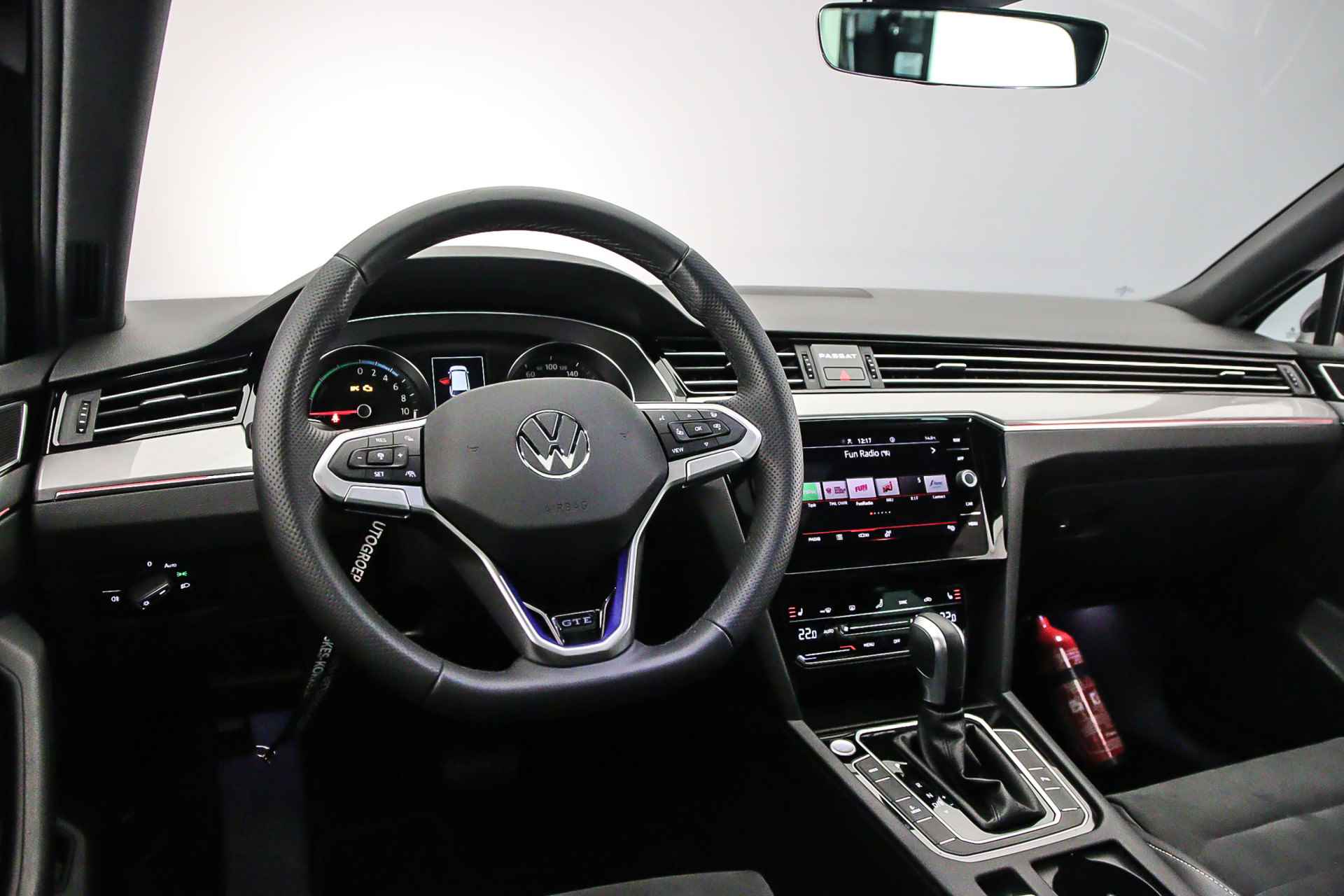 Volkswagen Passat Variant GTE Business 1.4 TSI eHybrid 218pk DSG Automaat Trekhaak, Panoramadak, Elektrische achterklep, Achteruitrijcamera, Adaptive cruise control, Navigatie, Parkeersensoren, Airco, Stoelverwarming - 30/45