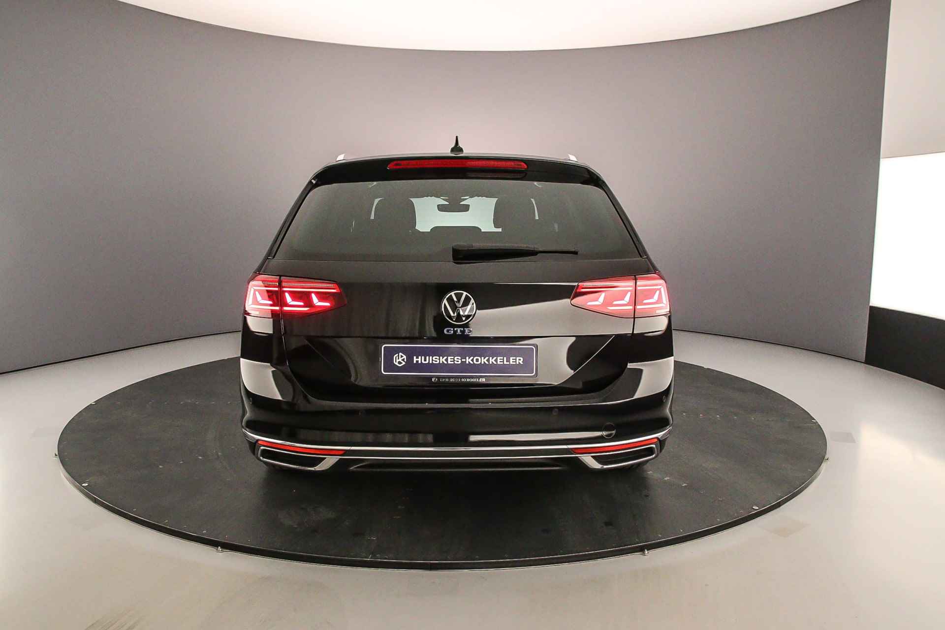 Volkswagen Passat Variant GTE Business 1.4 TSI eHybrid 218pk DSG Automaat Trekhaak, Panoramadak, Elektrische achterklep, Achteruitrijcamera, Adaptive cruise control, Navigatie, Parkeersensoren, Airco, Stoelverwarming - 42/45