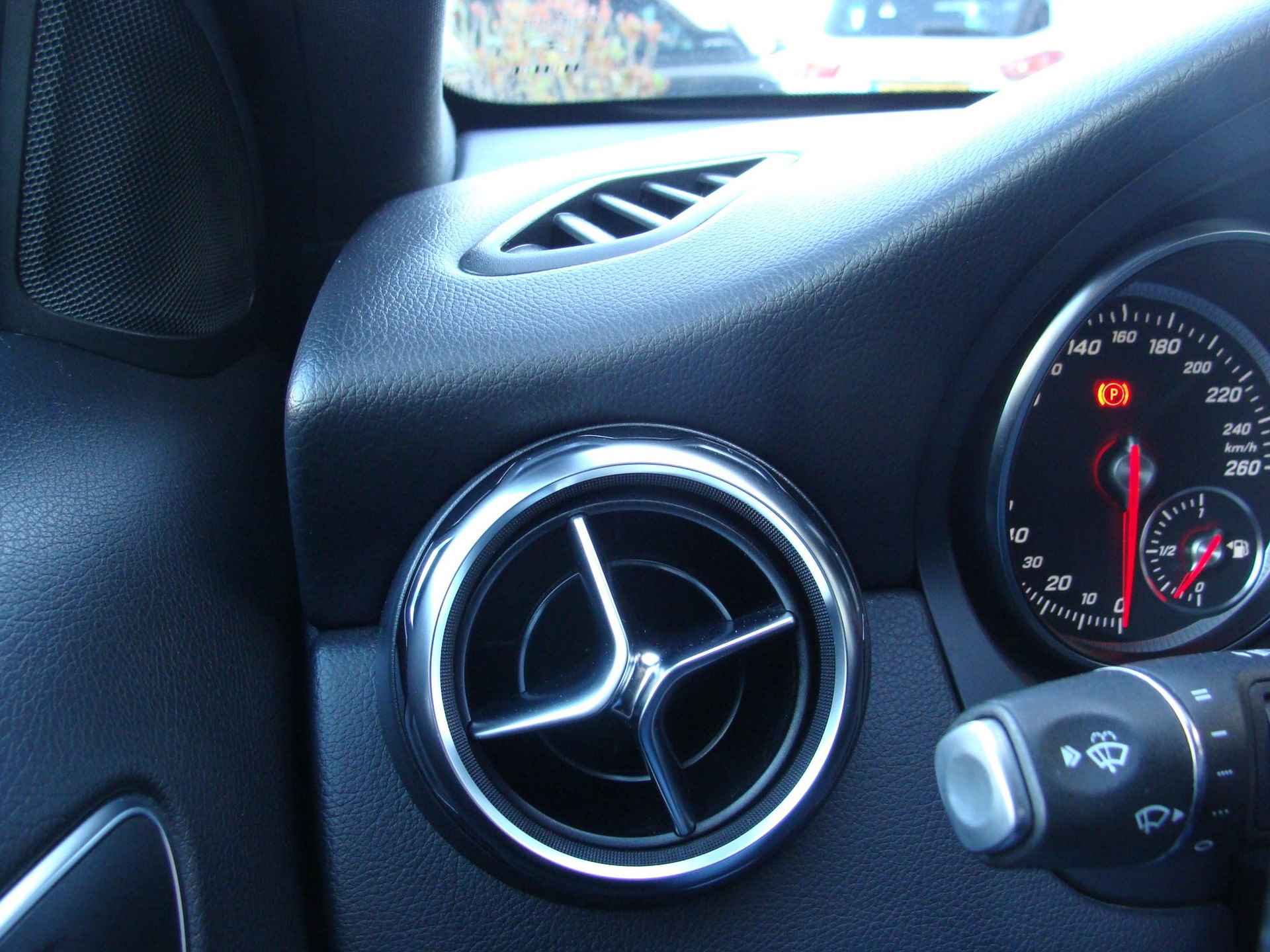 Mercedes-Benz GLA-klasse 180 Premium Urban - 18/70