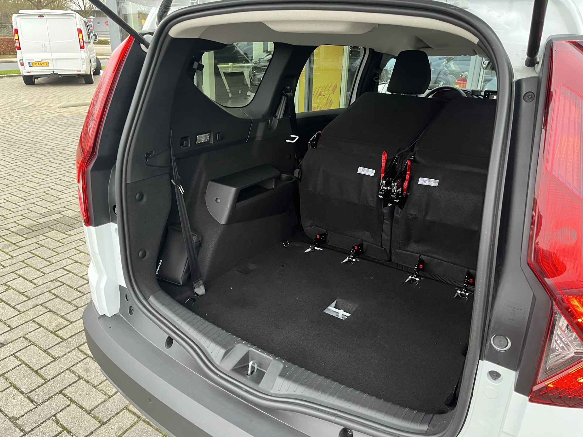 Dacia Jogger 1.0 TCe 110 Extreme 7 persoons. | Navigatie by Apple CarPlay/Android Auto | Camera | Dodehoek | Climate Control | Stoelverwarmin - 49/52