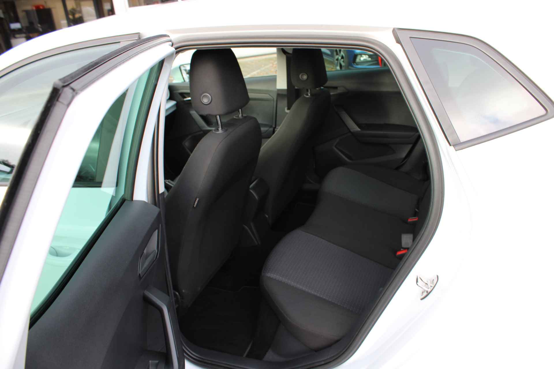 SEAT Ibiza 1.0 EcoTSI Style Business Intense Parkeersensoren / Navigatie / Wimterpakket / Extra getint glas / Virtual Cockpit - 32/36