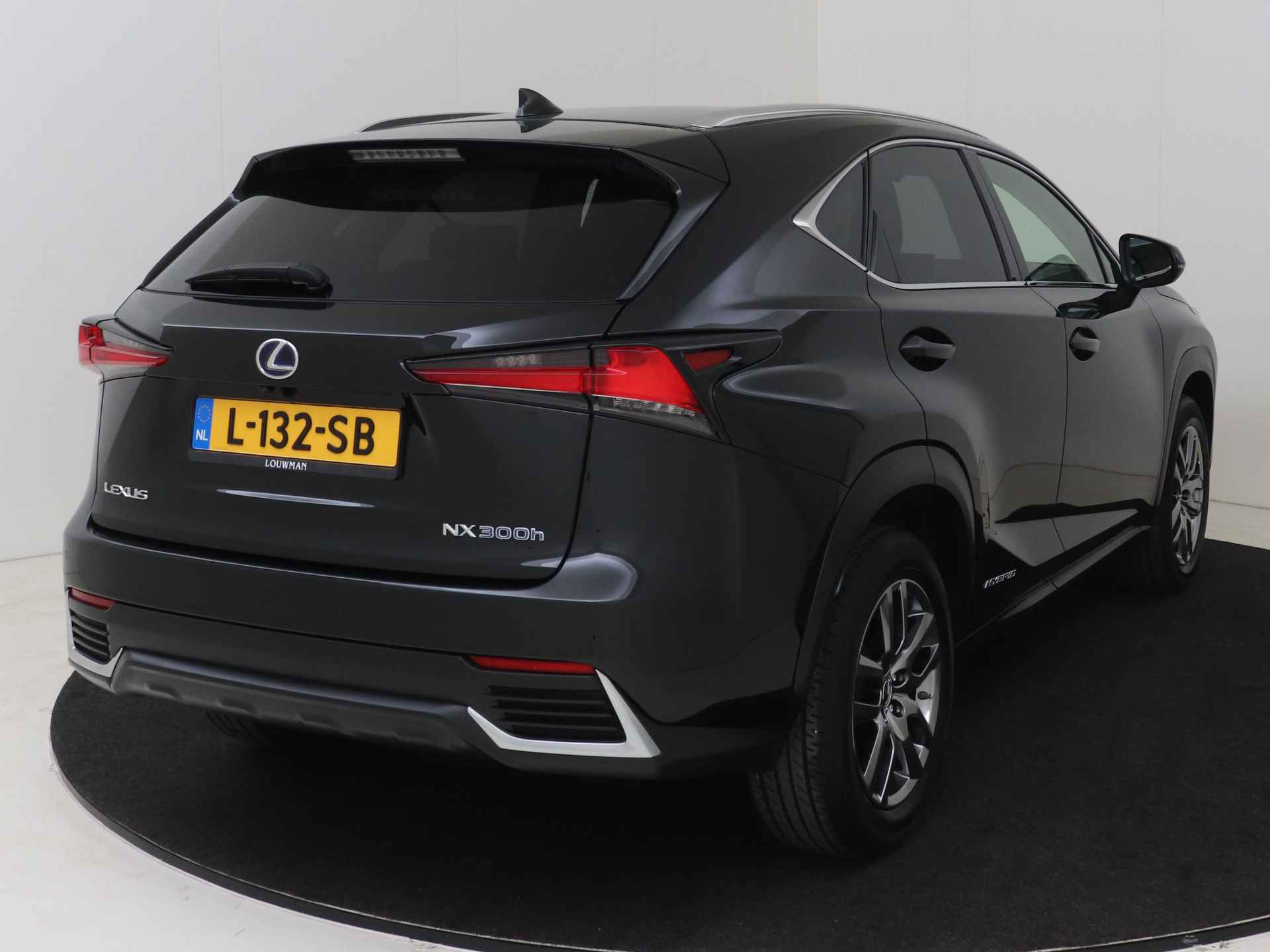 Lexus NX 300h AWD Ultimate Edition | Premium Navigatie | Safety System | Lederen Bekleding | - 19/51