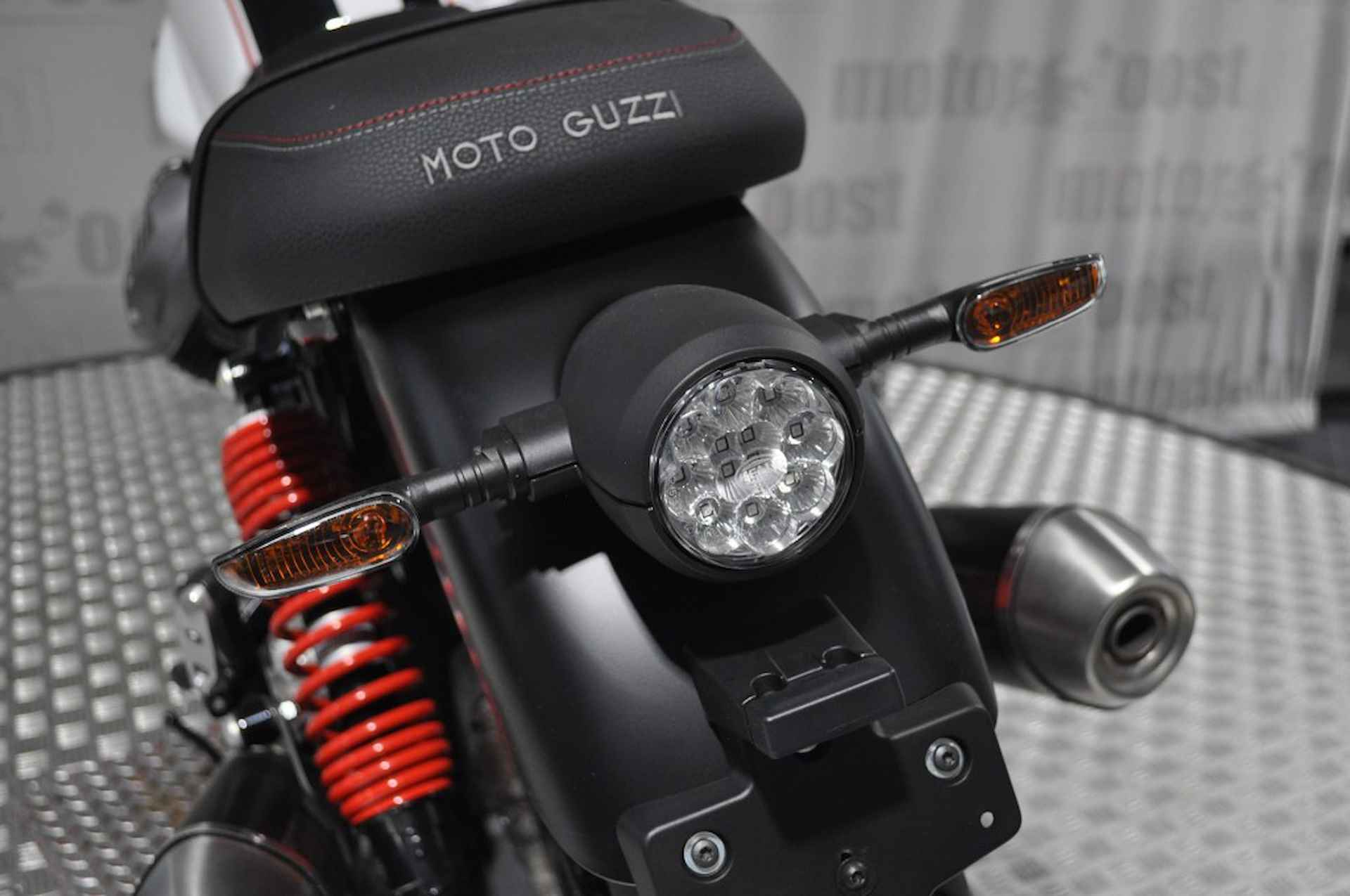 MOTO GUZZI V 7   Stone TEN LIVERY   2014-2024 - 13/22