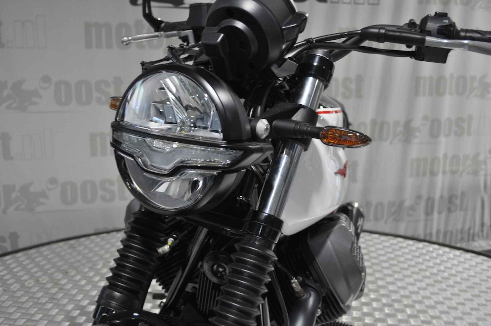 MOTO GUZZI V 7   Stone TEN LIVERY   2014-2024 - 16/22