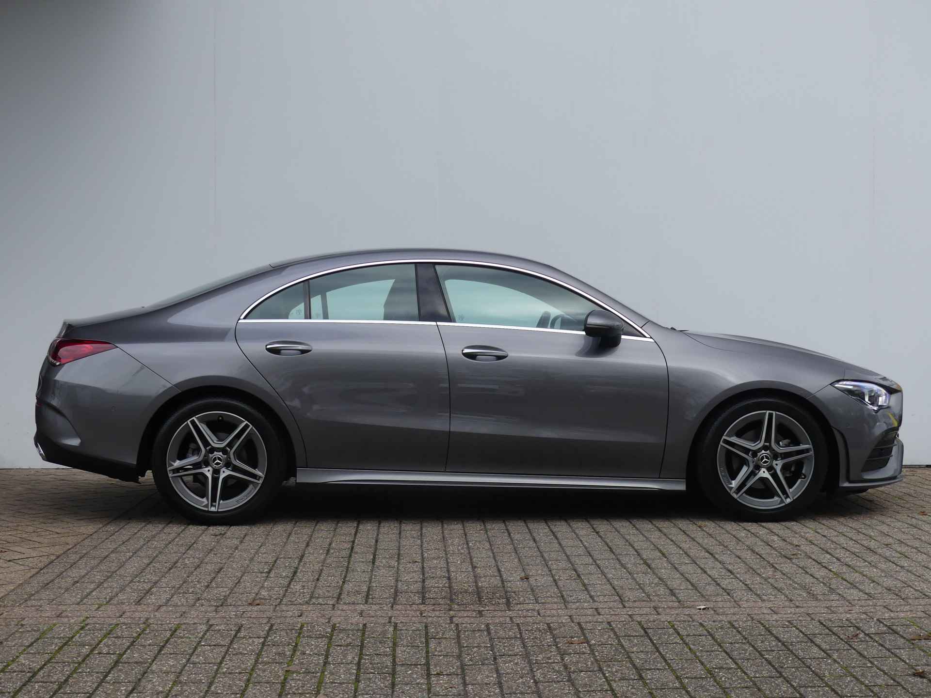 Mercedes-Benz CLA-Klasse 180 Premium Automaat | AMG LINE | STOELVERWARMING | NAVI | 18'' LMV | - 33/38