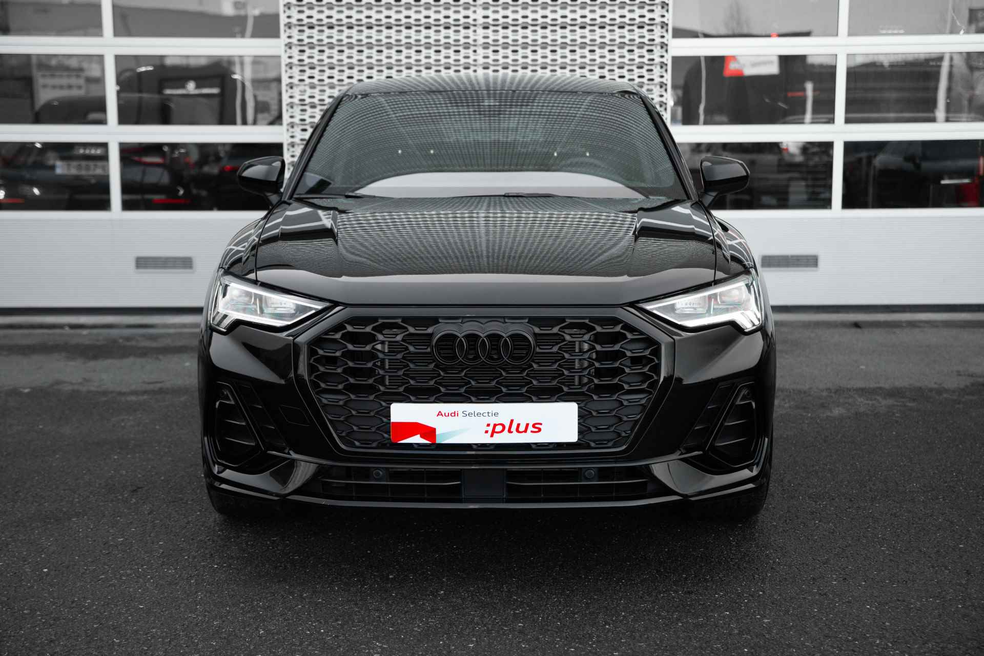 Audi Q3 Sportback 35 TFSI 150pk S Edition Competition | 19" Velgen | Stoelverwarming | Leder | - 4/52