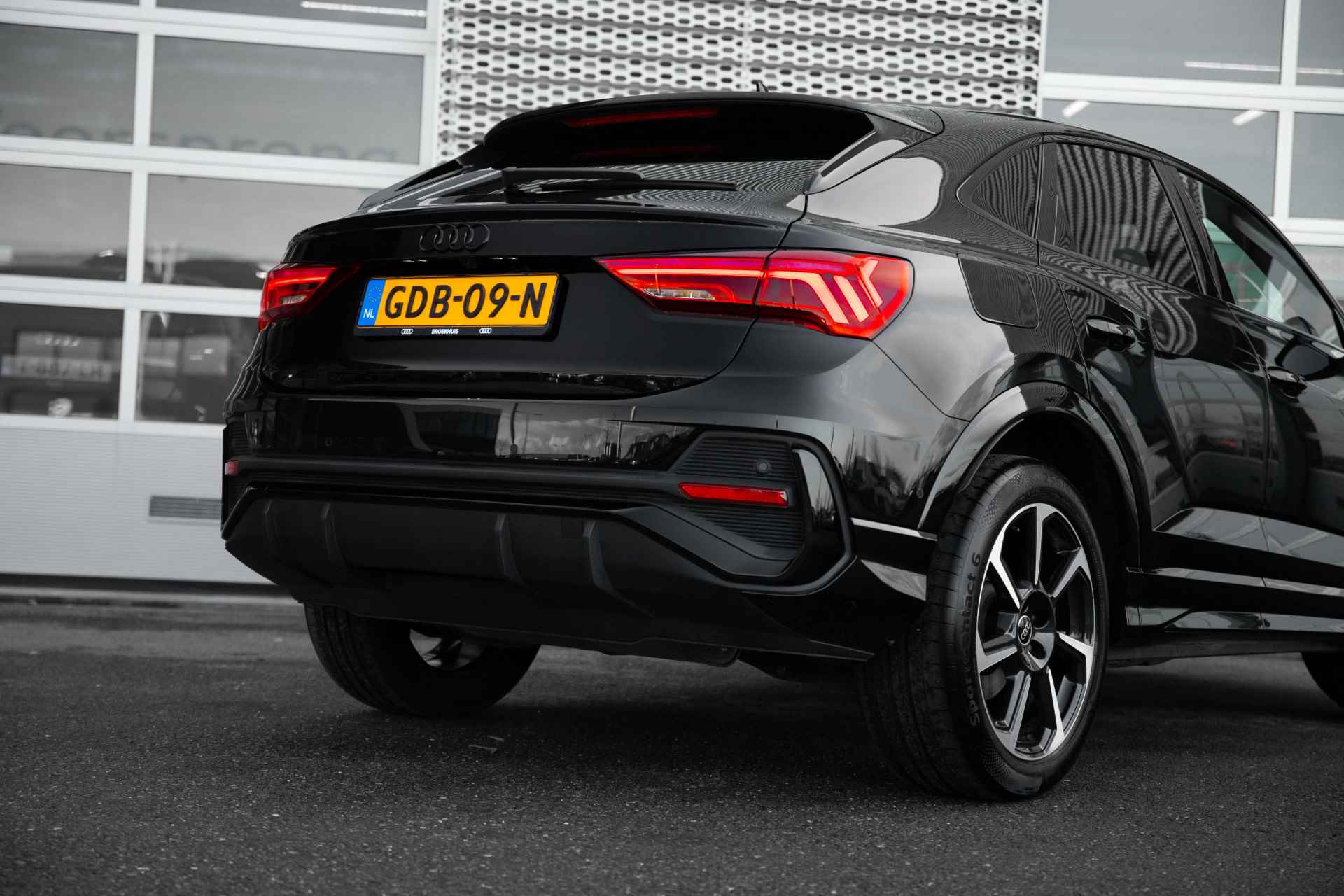 Audi Q3 Sportback 35 TFSI 150pk S Edition Competition | 19" Velgen | Stoelverwarming | Leder | - 20/52