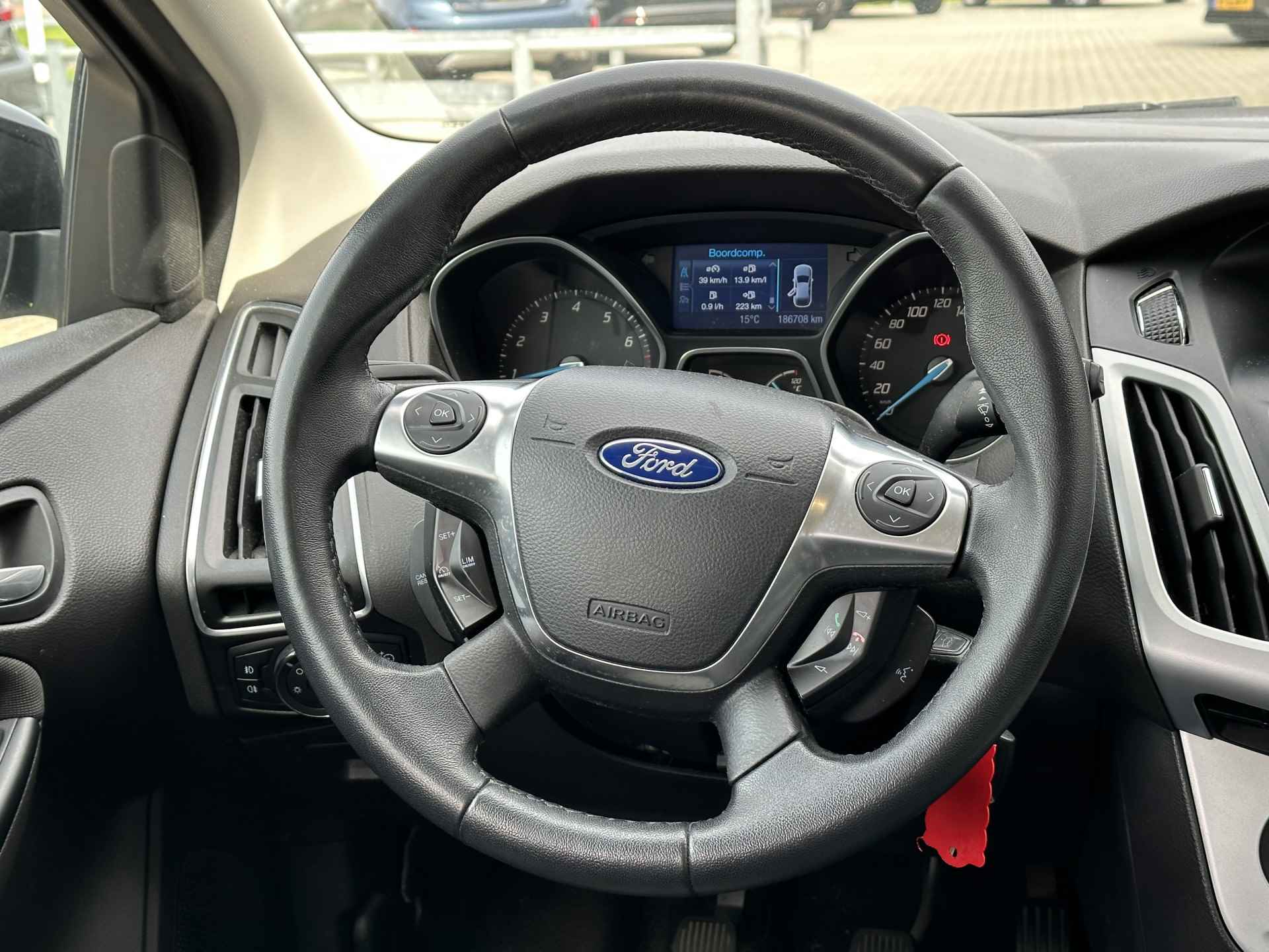 Ford FOCUS Wagon 1.6 Trend Sport | Parkeersensor achter | Navi | Cruise | Trekhaak - 13/22