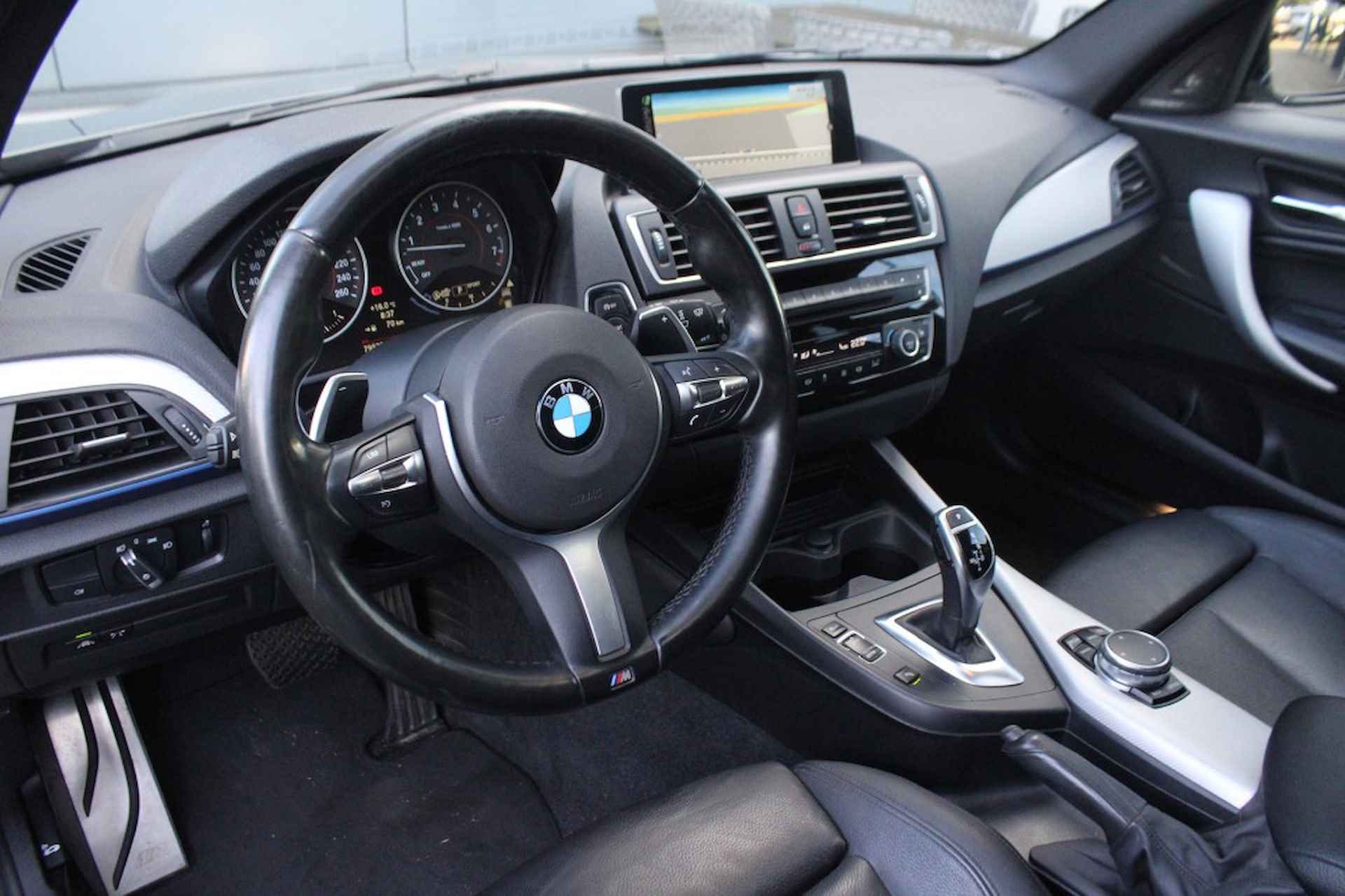 BMW 1-serie M135I XDRIVE Adapt. LED Schuifdak, Lane Assist, Camera. 79.350 K - 19/49