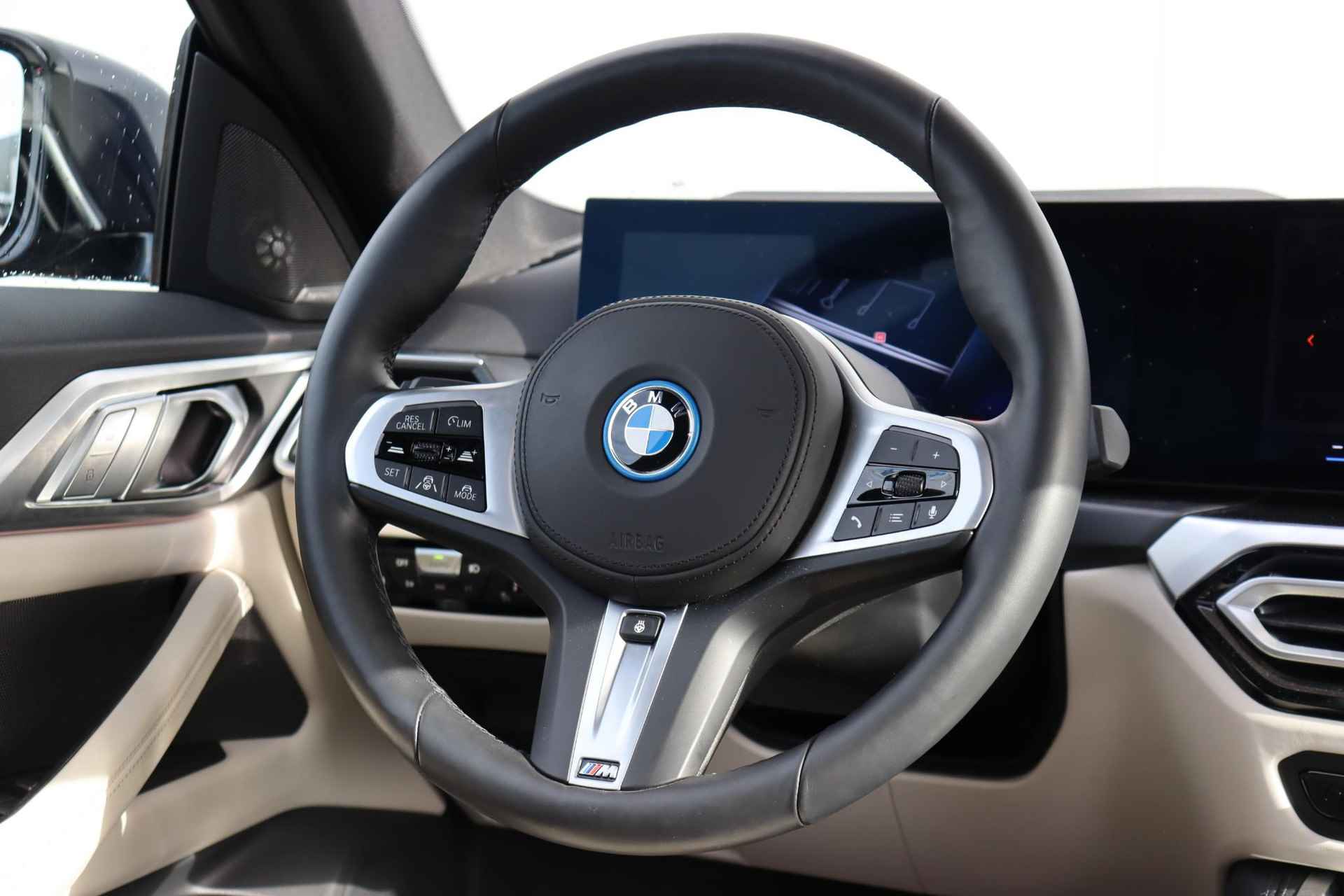 BMW i4 eDrive40 High Executive M-Sportpakket 84 kWh / Co-Pilot Pack / Harman Kardon / 20 '' / Schuif - Kanteldak - 13/25