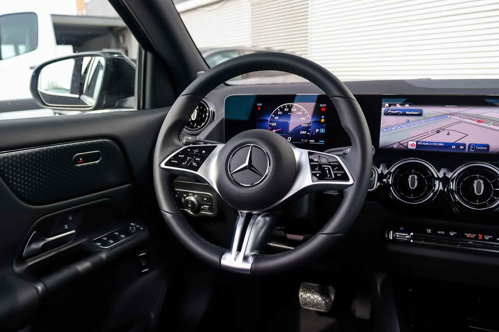 Mercedes-Benz GLA GLA 180 Automaat Star Edition - 22/34