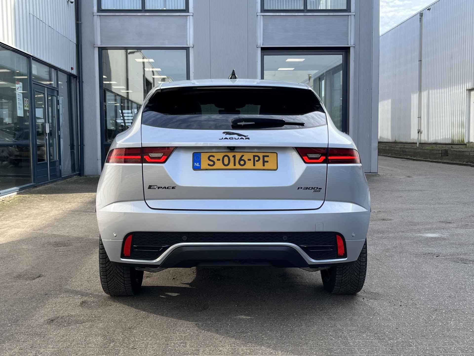 Jaguar E-PACE 1.5 P300e AWD R-Dynamic Black | NL Auto/1e Eig./Pano.Dak/Leder/20"/El.Wegklapbare Trekhaak - 26/113