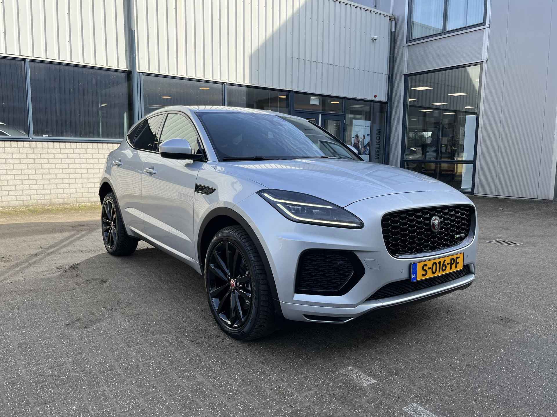 Jaguar E-PACE 1.5 P300e AWD R-Dynamic Black | NL Auto/1e Eig./Pano.Dak/Leder/20"/El.Wegklapbare Trekhaak - 41/113