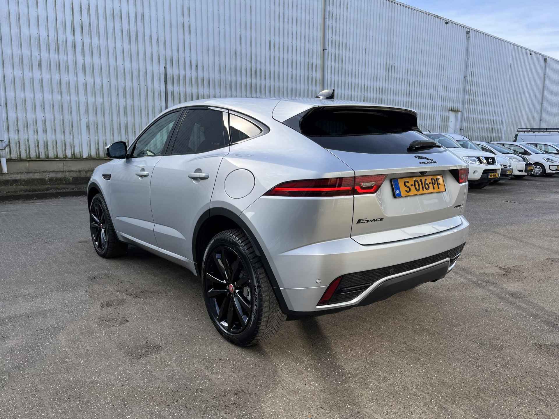 Jaguar E-PACE 1.5 P300e AWD R-Dynamic Black | NL Auto/1e Eig./Pano.Dak/Leder/20"/El.Wegklapbare Trekhaak - 43/113