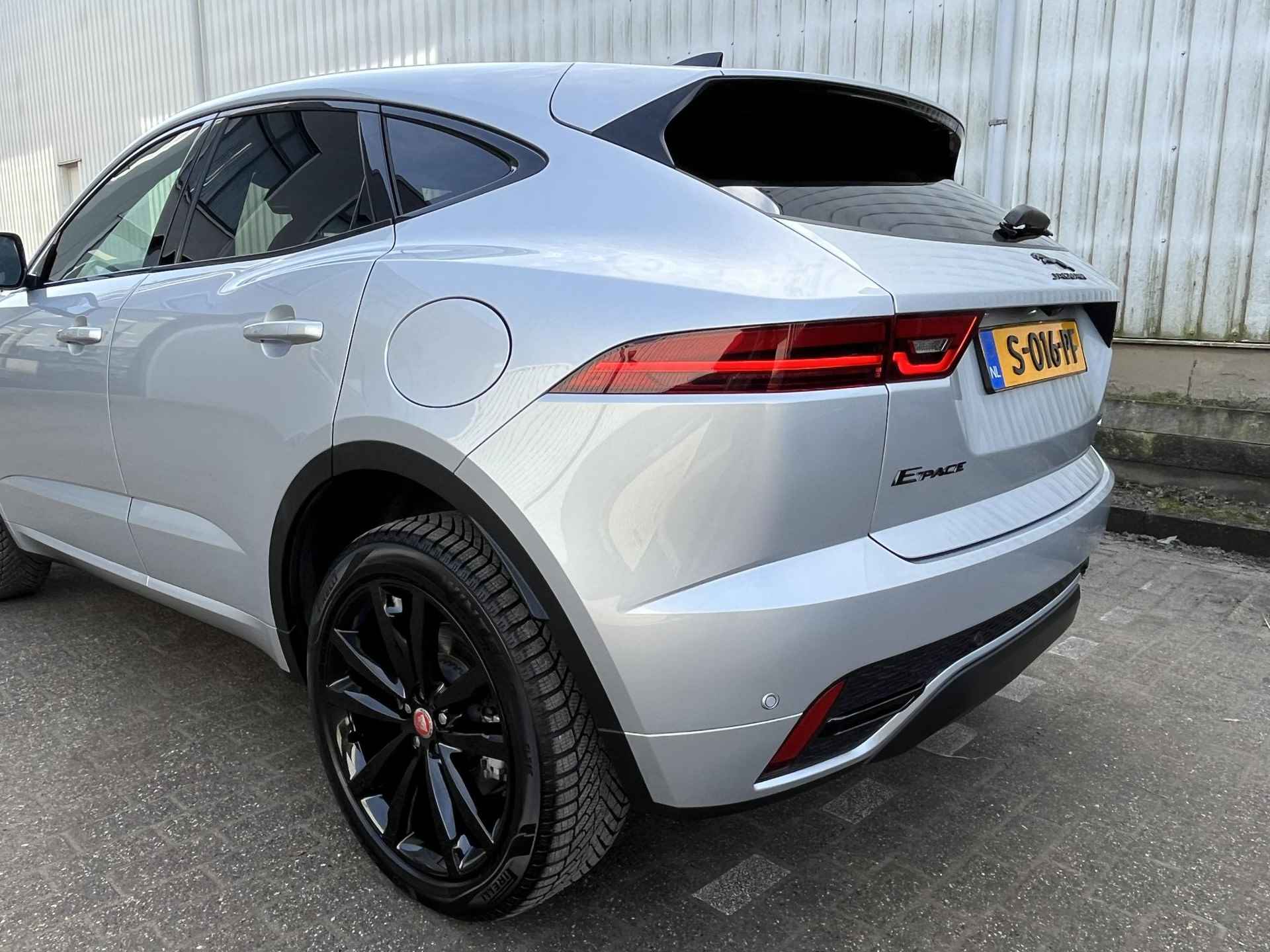 Jaguar E-PACE 1.5 P300e AWD R-Dynamic Black | NL Auto/1e Eig./Pano.Dak/Leder/20"/El.Wegklapbare Trekhaak - 78/113