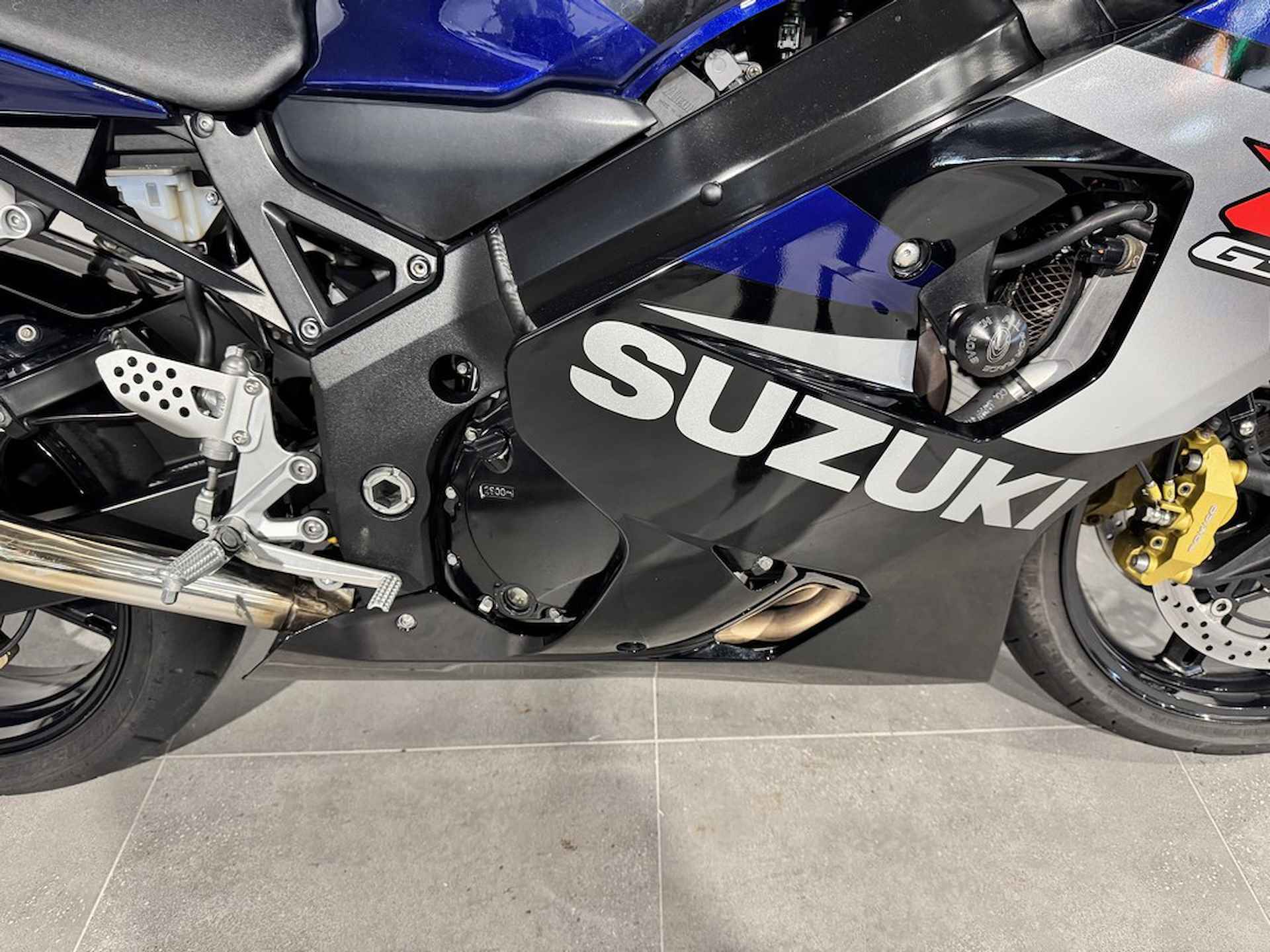 Suzuki GSX-R 750 - 4/8