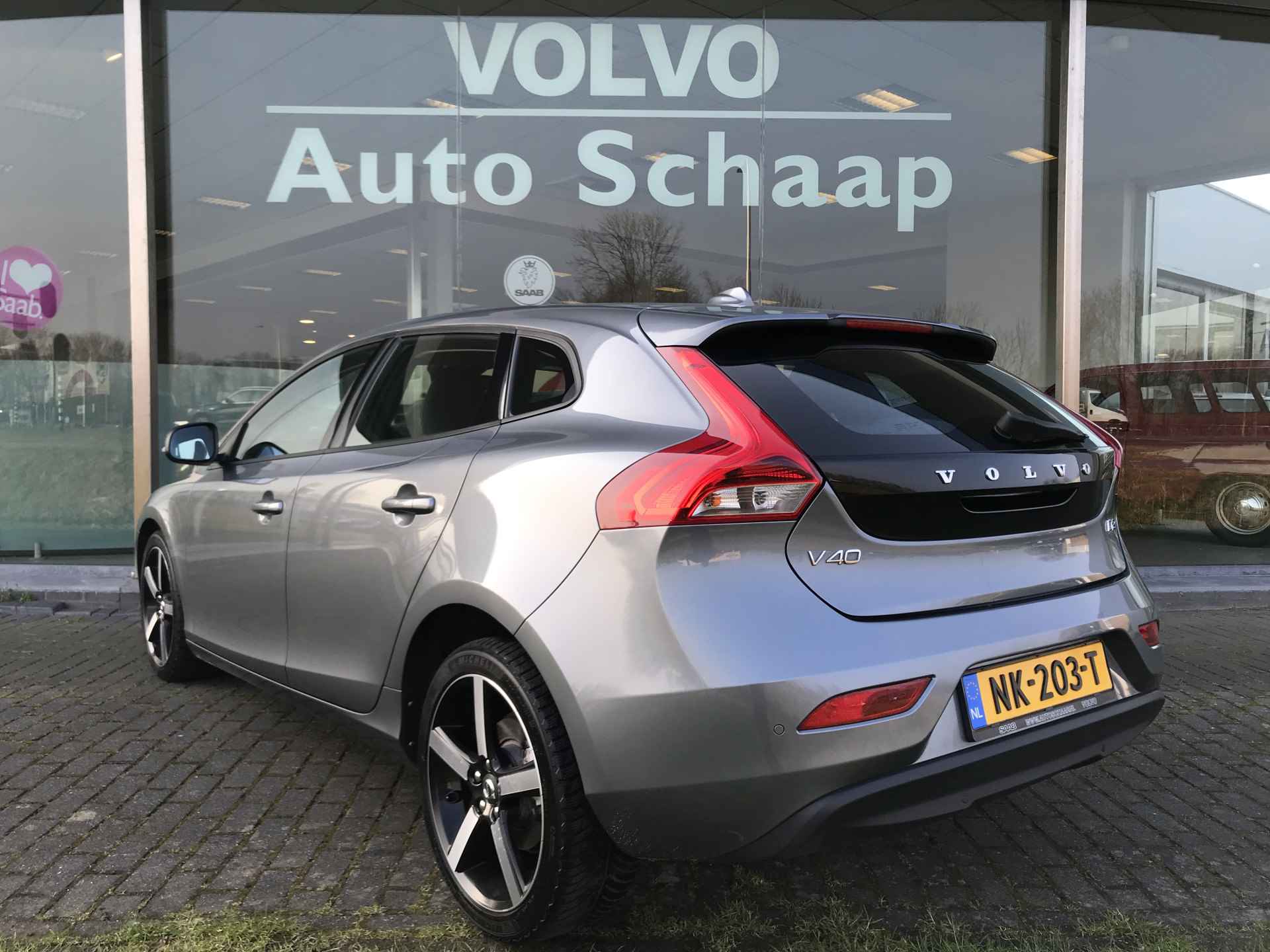 Volvo V40 2.0 D2 Momentum | Rijklaar incl garantie | Verwarmbaar voorruit LED koplampen 18 inch - 3/36