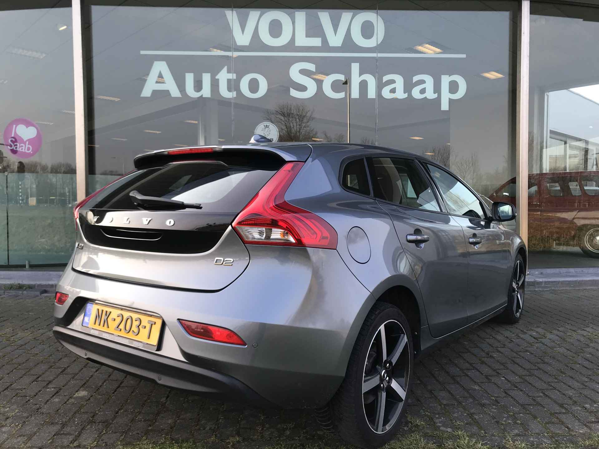 Volvo V40 2.0 D2 Momentum | Rijklaar incl garantie | Verwarmbaar voorruit LED koplampen 18 inch - 5/36