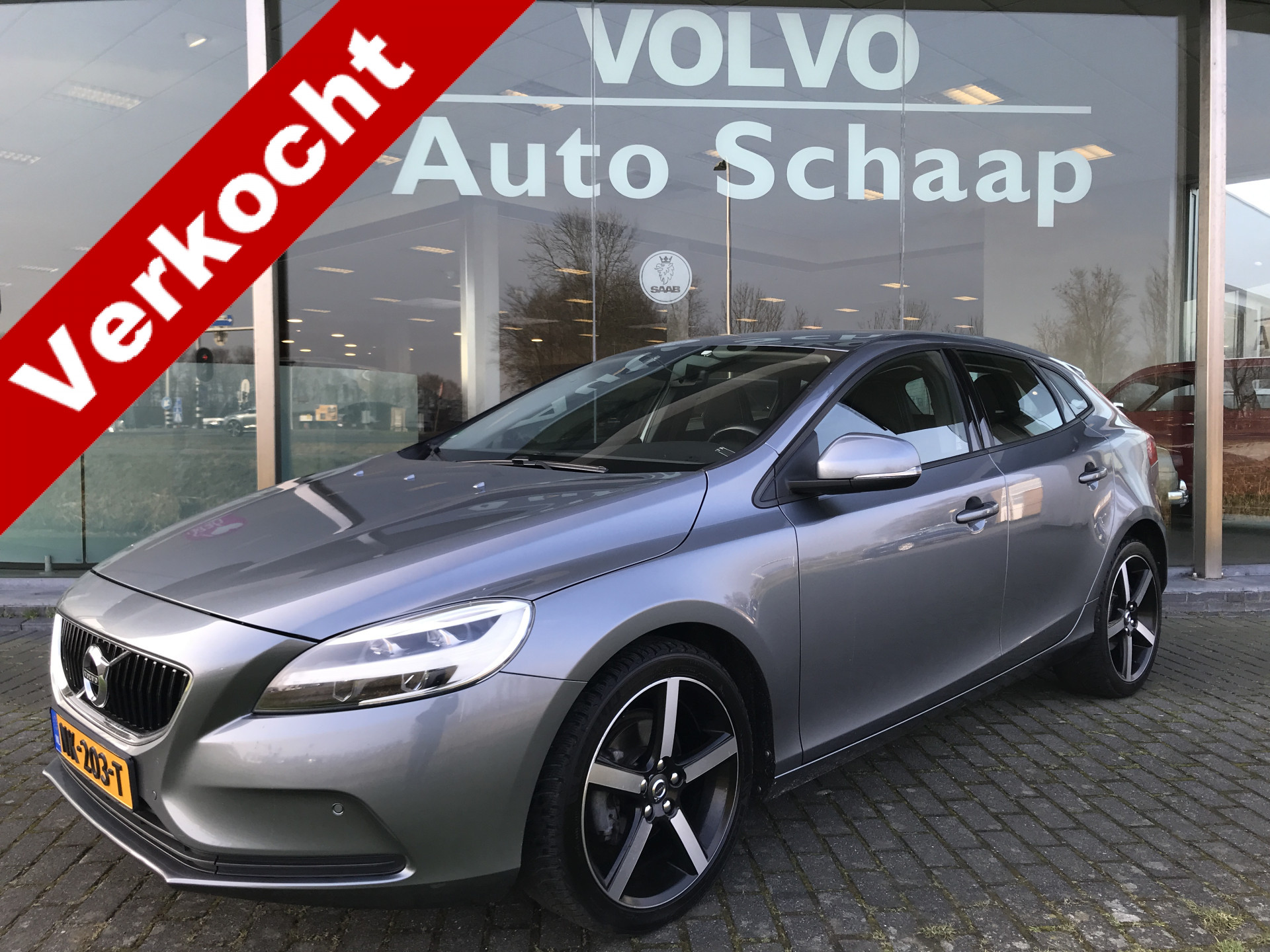 Volvo V40 2.0 D2 Momentum | Rijklaar incl garantie | Verwarmbaar voorruit LED koplampen 18 inch