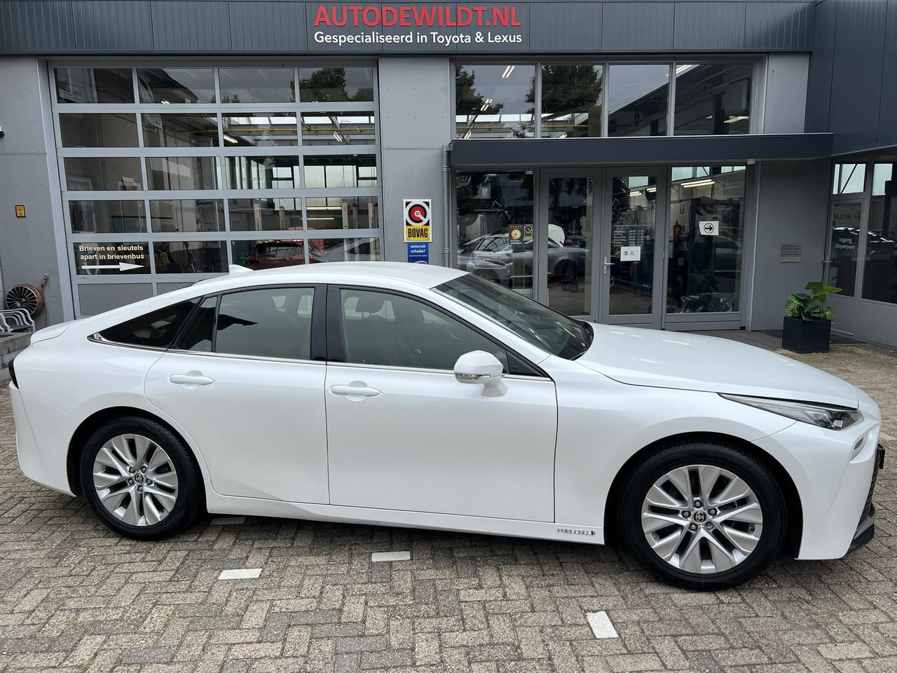 Toyota Mirai DYNAMIC A/T + FABRIEKSGARANTIE