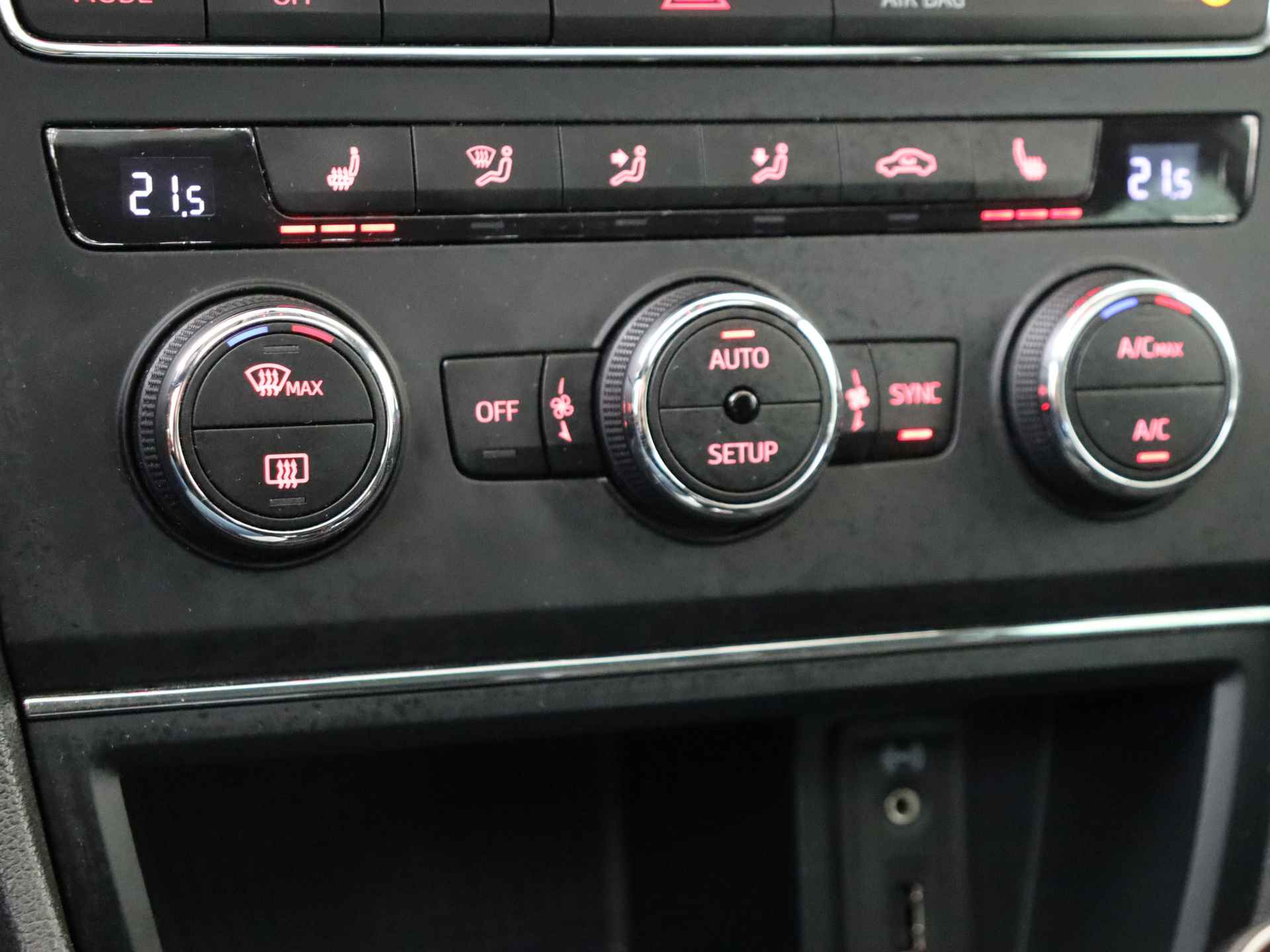 SEAT Leon 1.4 TSI FR Dynamic | Panorama dak | Navigatie | Climate Control - 18/31