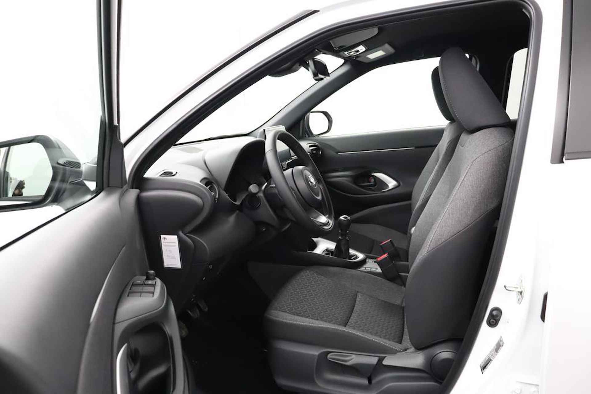 Toyota Yaris Cross 1.5 VVT-I Dynamic | Navigatie | Adaptieve-Cruise | Apple Carplay/Android Auto | Parkeercamera | - 17/49