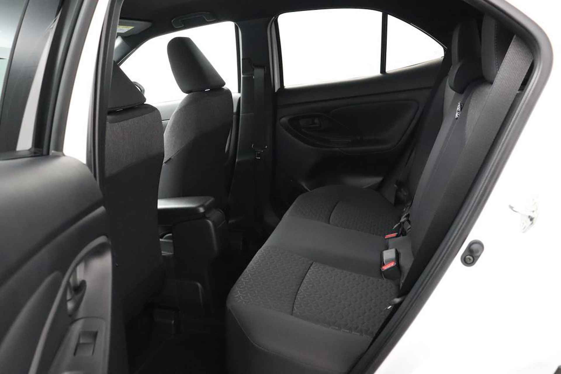 Toyota Yaris Cross 1.5 VVT-I Dynamic | Navigatie | Adaptieve-Cruise | Apple Carplay/Android Auto | Parkeercamera | - 18/49