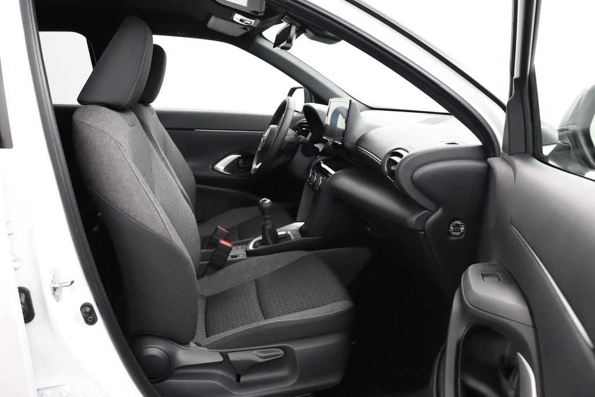 Toyota Yaris Cross 1.5 VVT-I Dynamic | Navigatie | Adaptieve-Cruise | Apple Carplay/Android Auto | Parkeercamera | - 19/49
