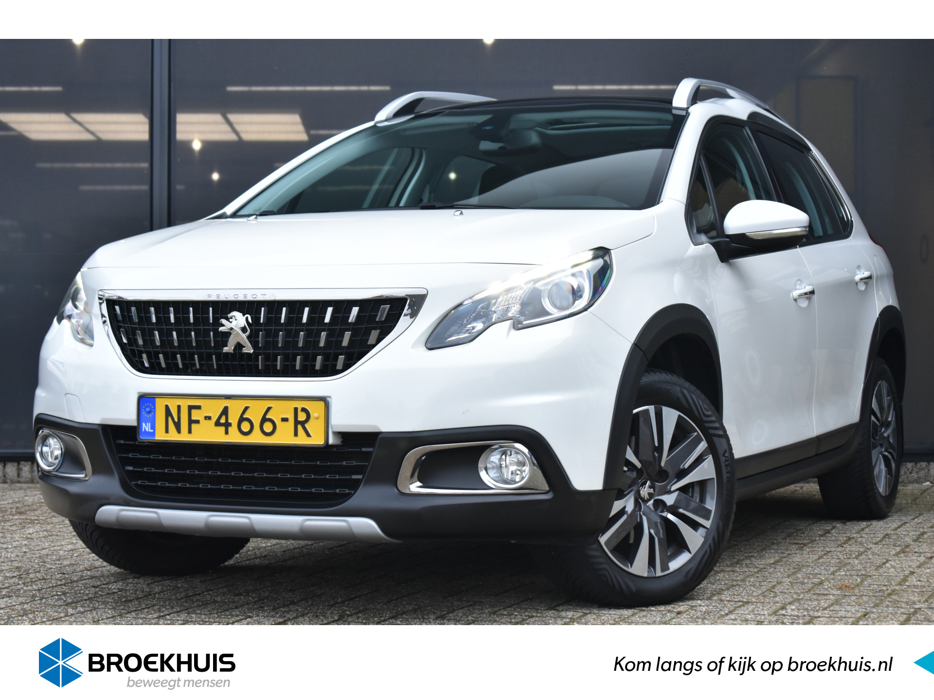 Peugeot 2008 1.2 PureTech Allure | Trekhaak | Panoramadak | Allseason | Navigatie | Achteruitrijcamera | Climate Control | Cruise Control | D