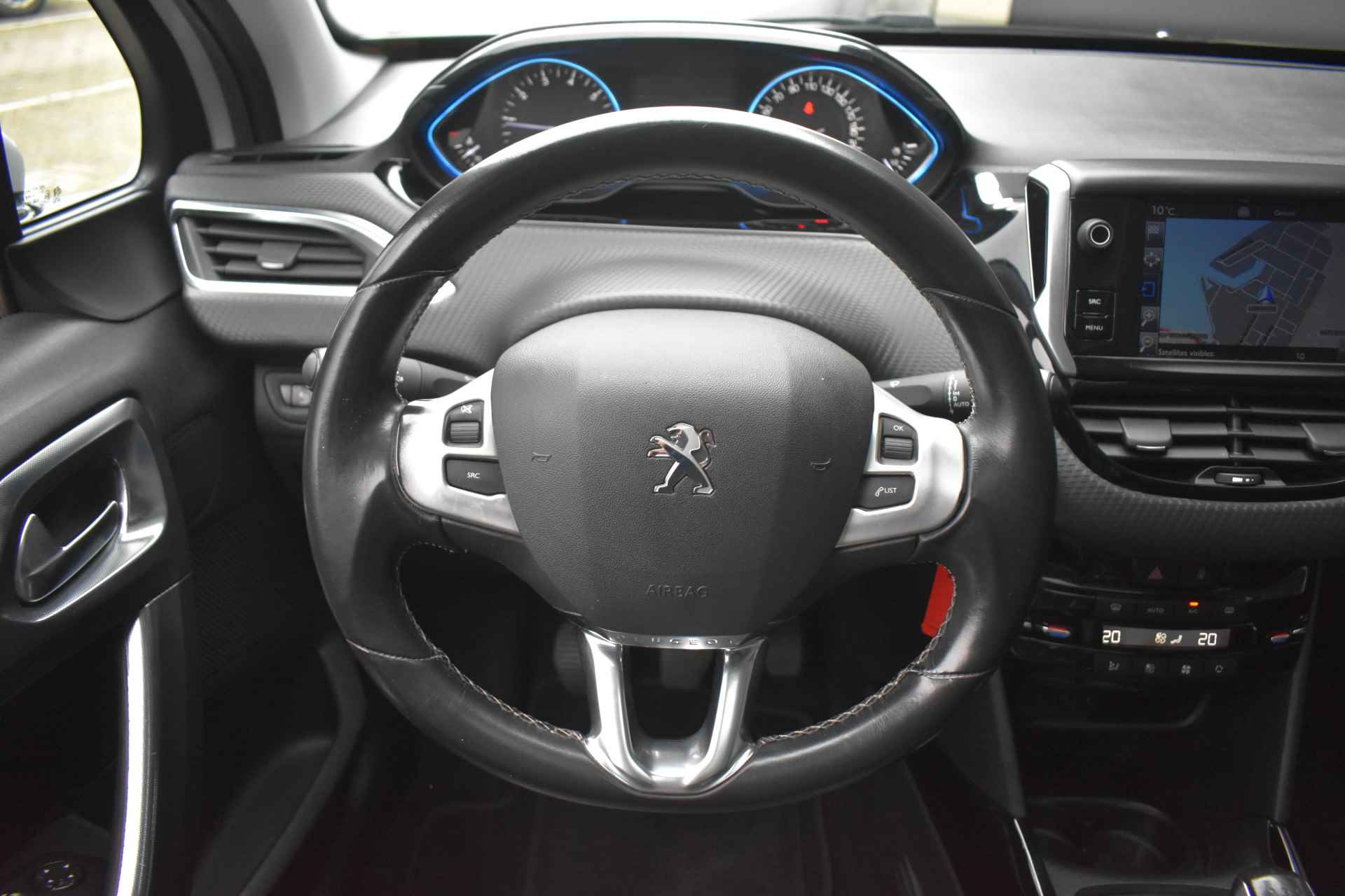 Peugeot 2008 1.2 PureTech Allure | Trekhaak | Panoramadak | Allseason | Navigatie | Achteruitrijcamera | Climate Control | Cruise Control | D - 12/49